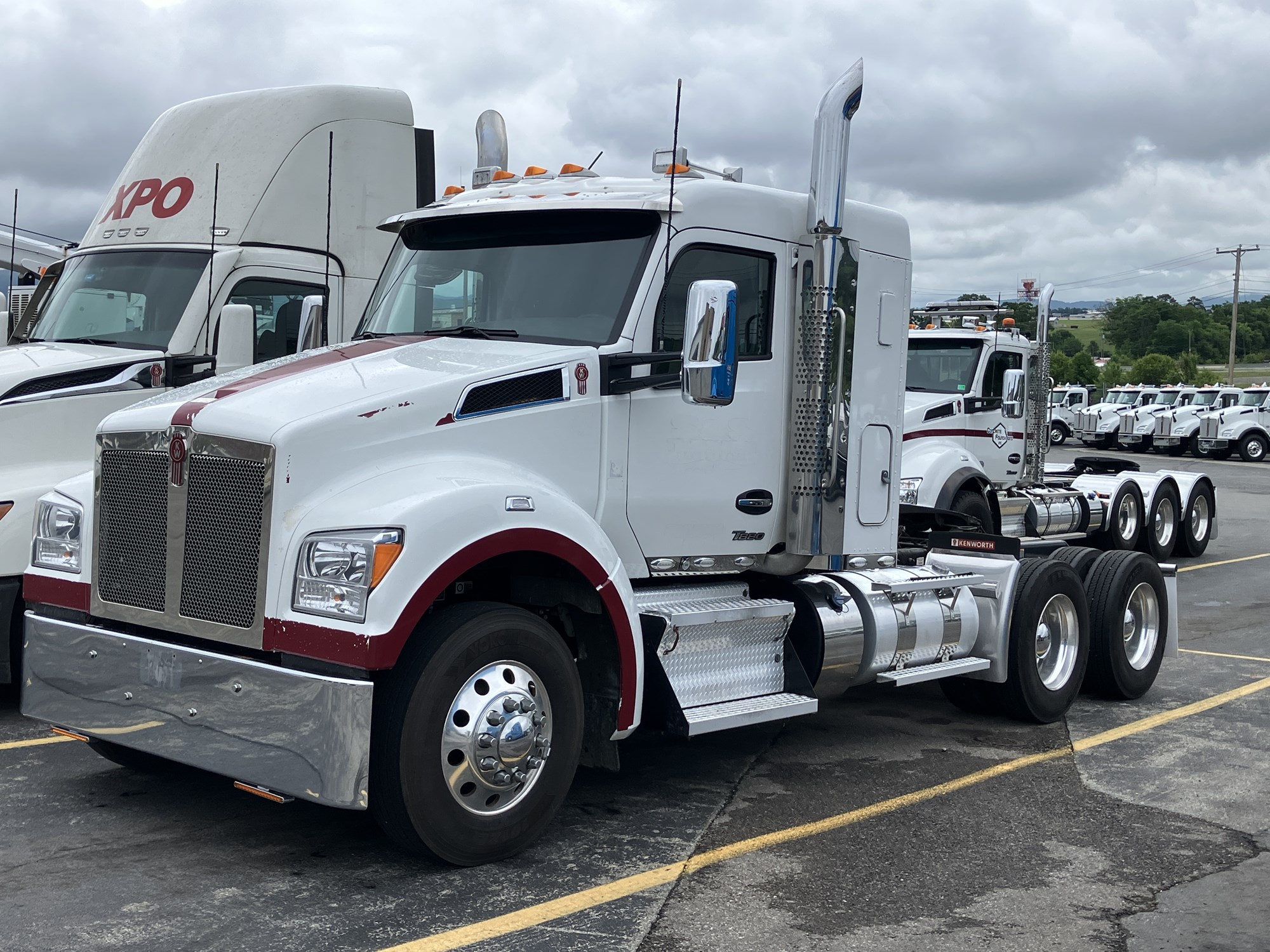 2023 Kenworth T880 2023 Kenworth T880 - image 1 of 2