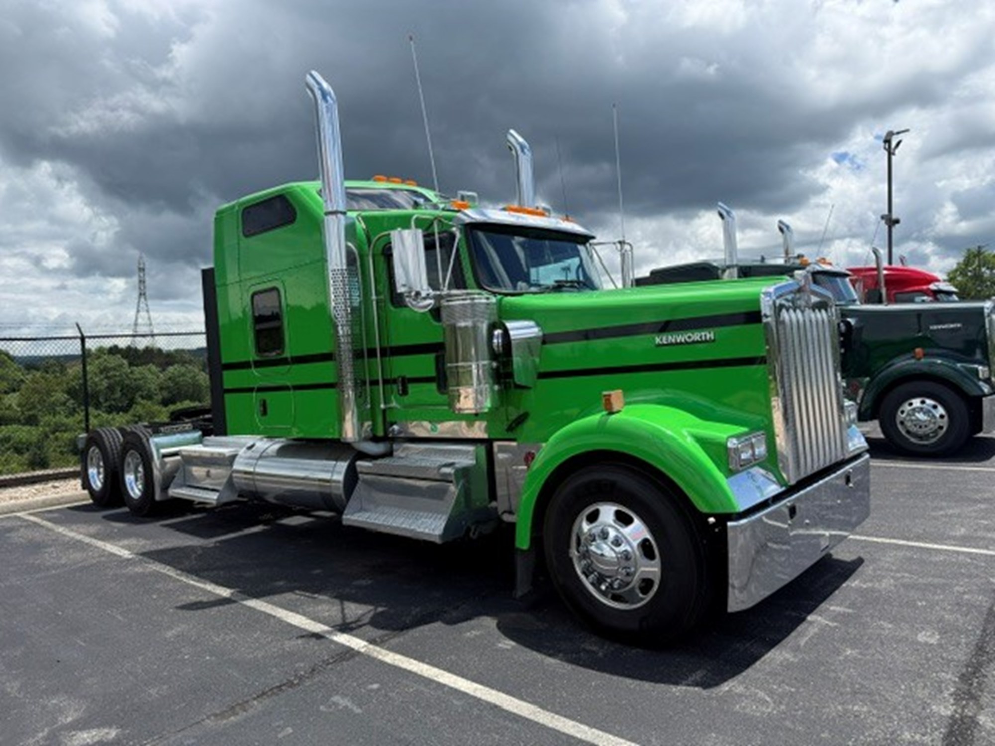 2023 Kenworth W900B 2023 Kenworth W900B - image 2 of 6