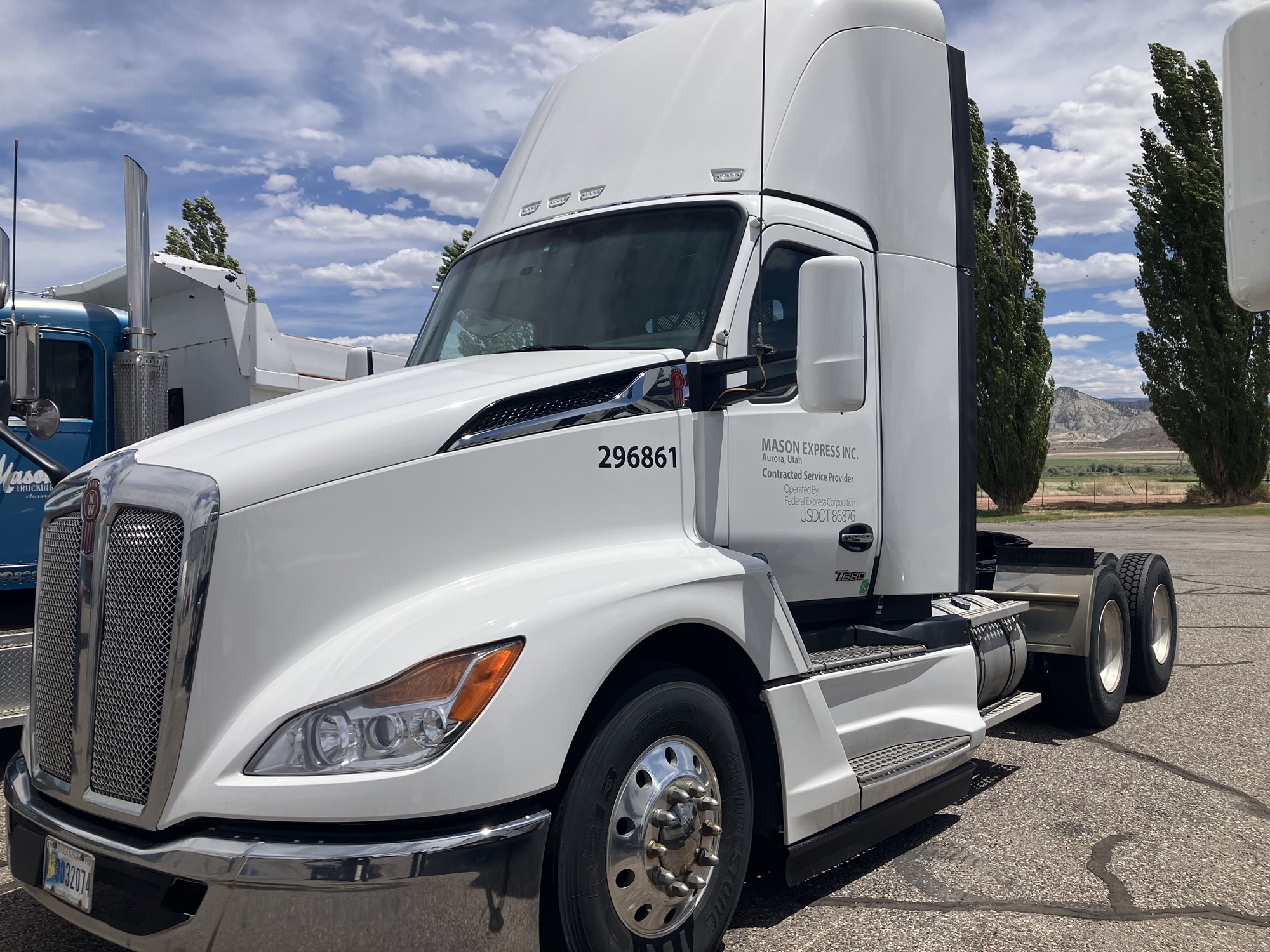 2024 Kenworth T680 Next Gen - image 1 of 2