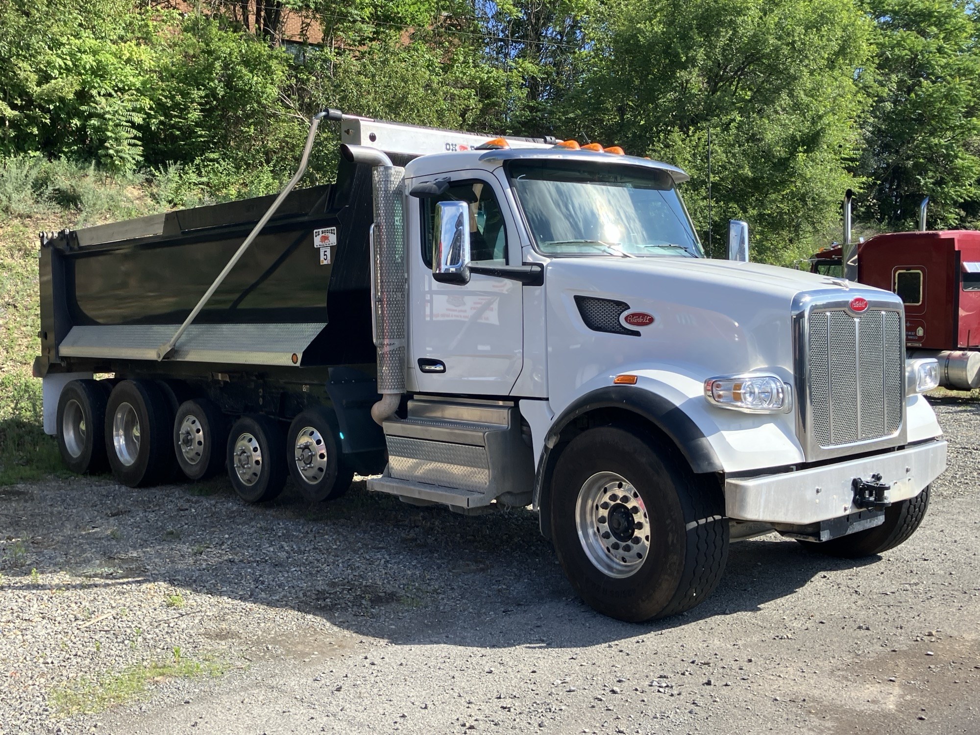 2025 Peterbilt 567 - image 3 of 4