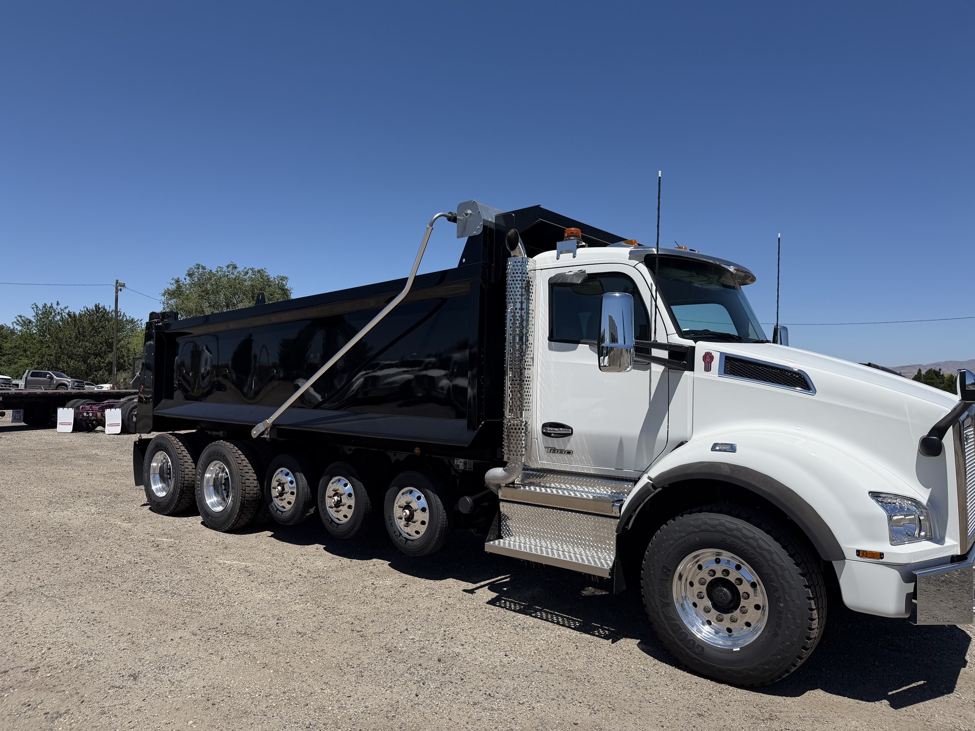 2025 Kenworth T880 2025 Kenworth T880 - image 5 of 6