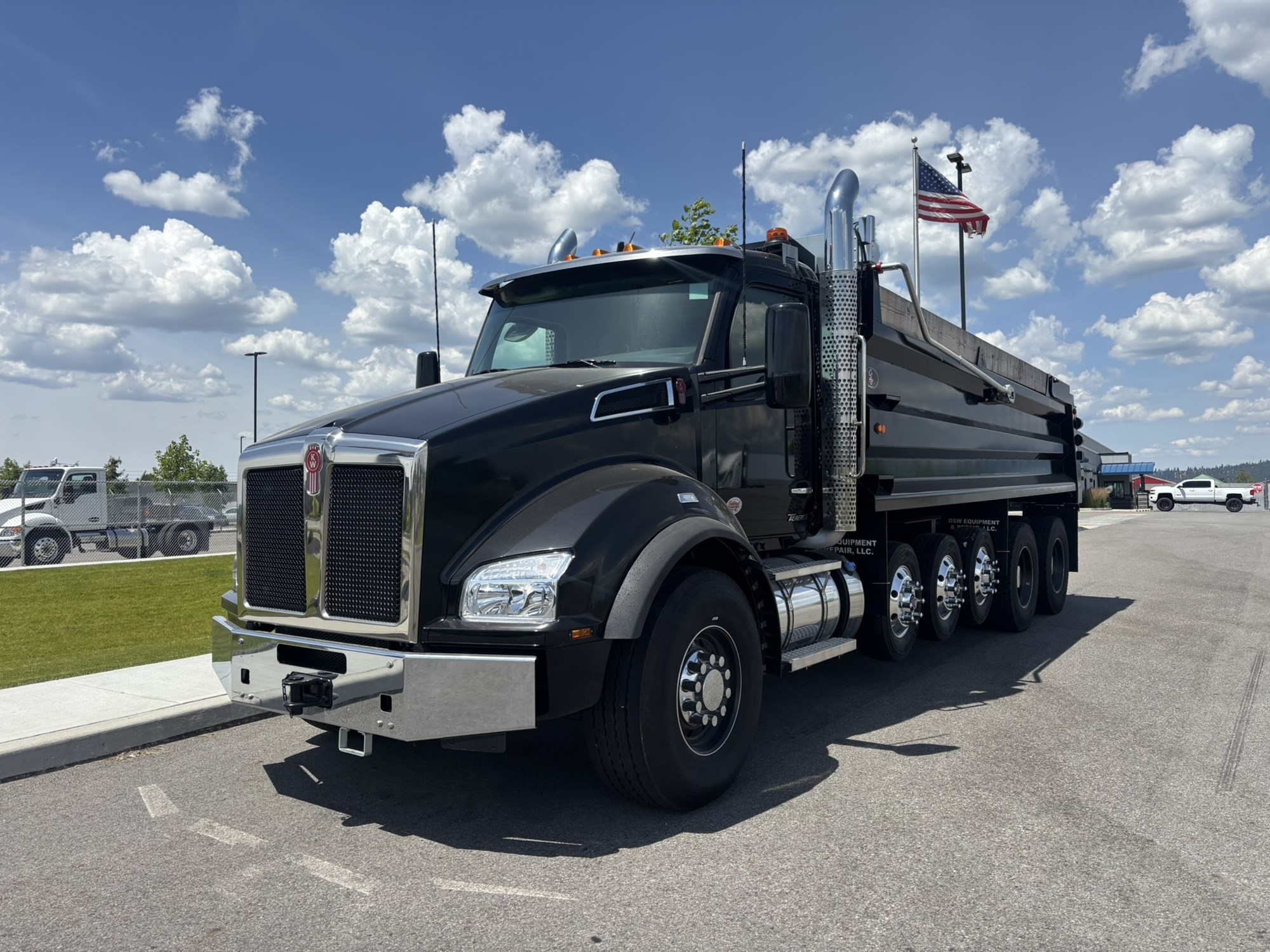 2025 Kenworth T880 - image 1 of 6