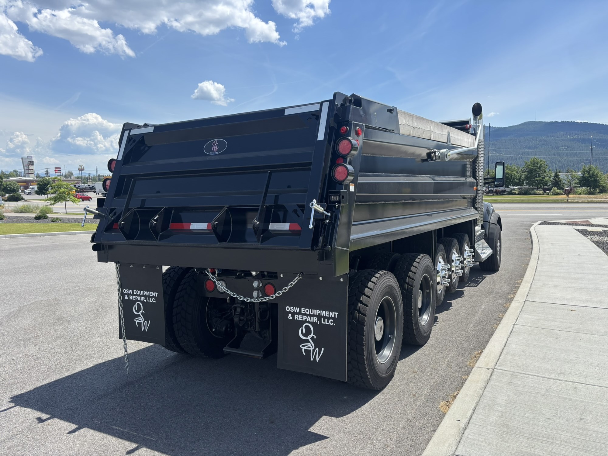 2025 Kenworth T880 - image 3 of 6