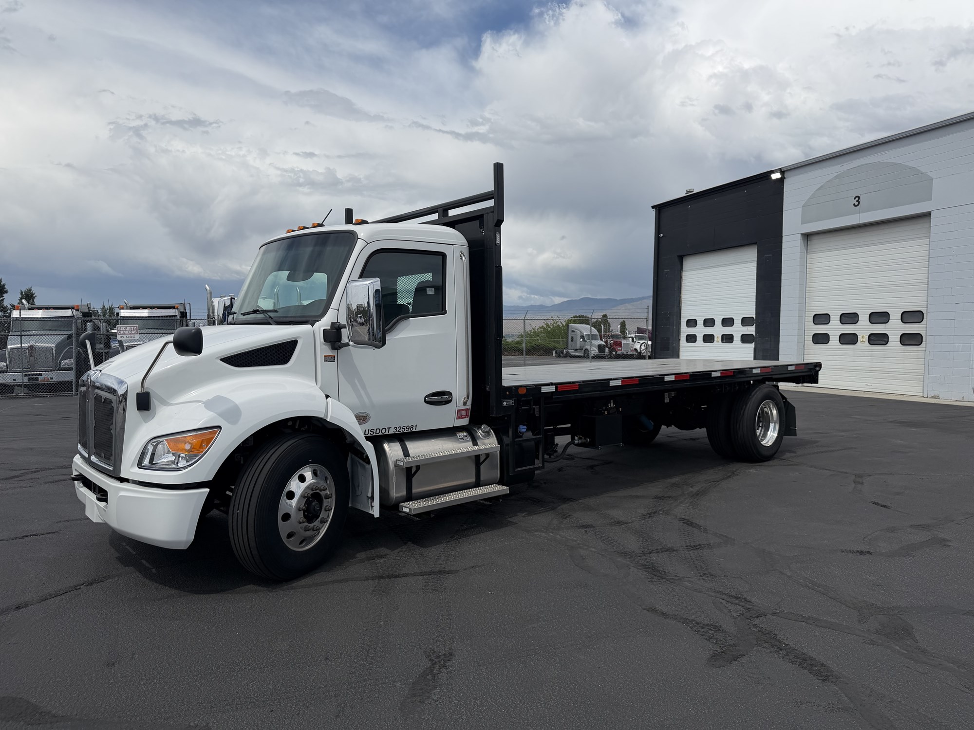 2025 Kenworth T280 - image 1 of 5