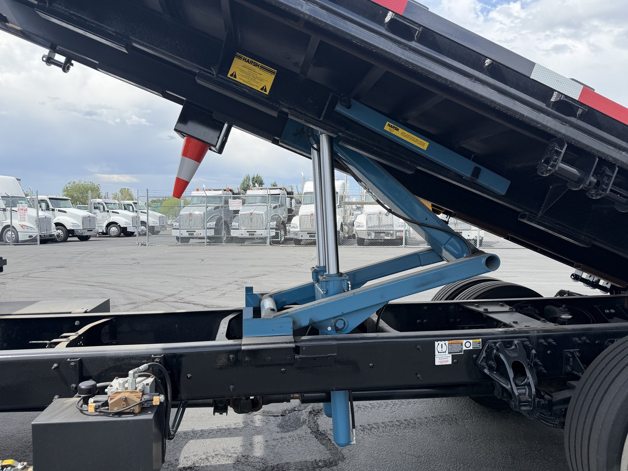 2025 Kenworth T280 - image 4 of 5