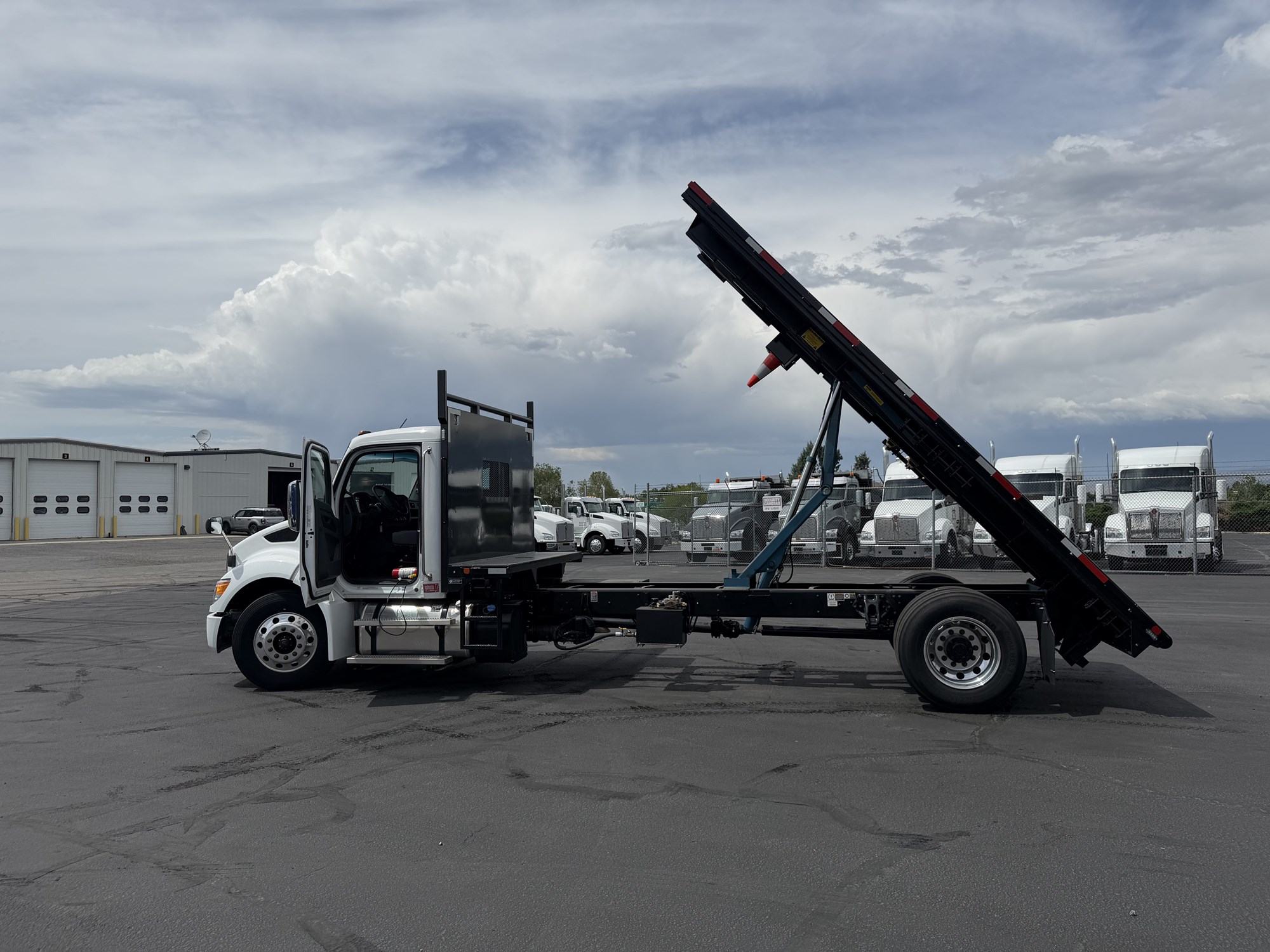 2025 Kenworth T280 - image 5 of 5