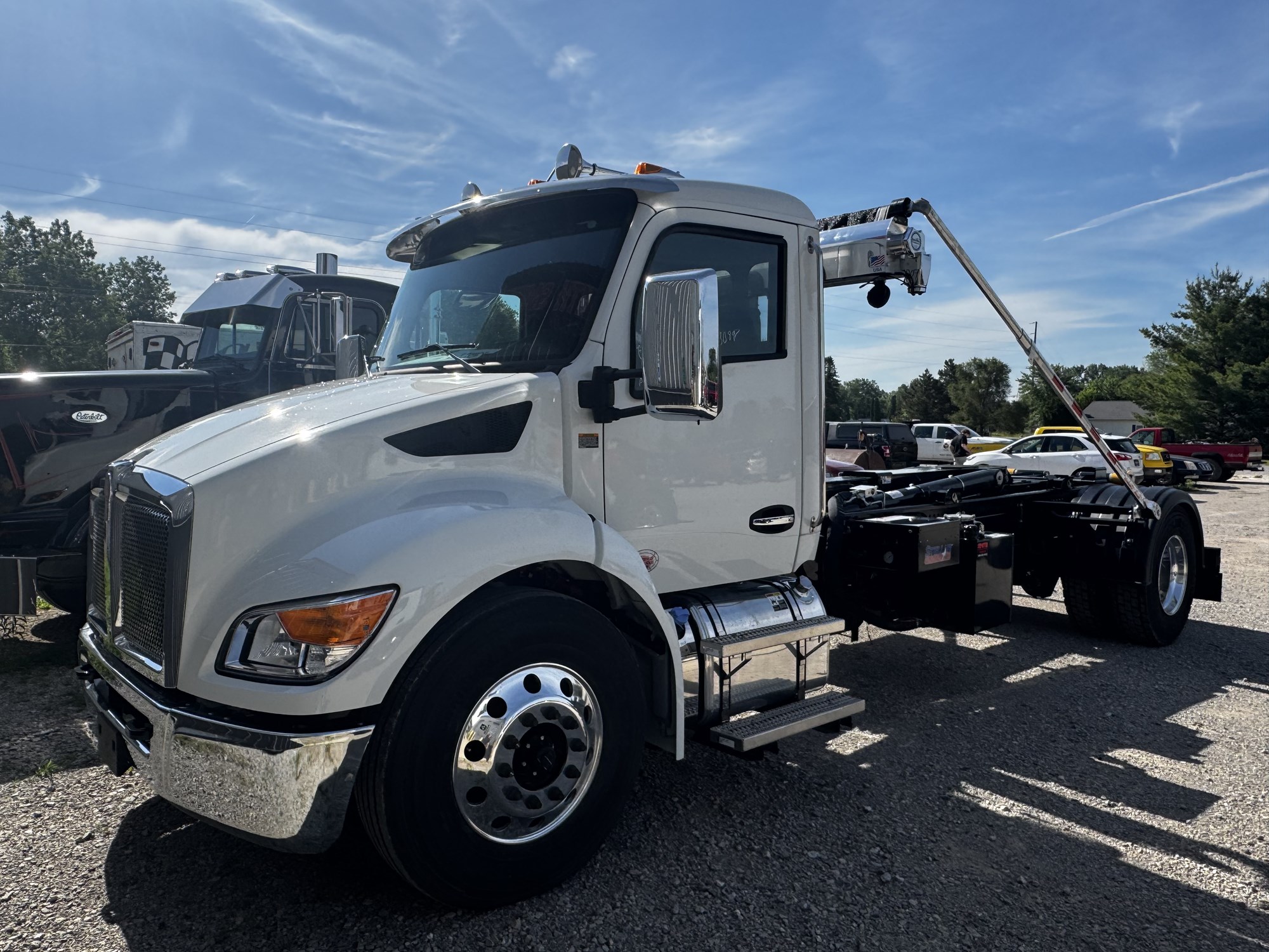 2025 Kenworth T280 2025 Kenworth T280 - image 2 of 6