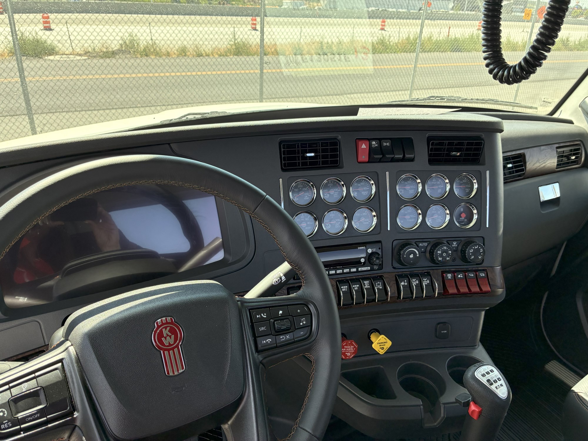 2026 Kenworth T880 2026 Kenworth T880 - image 4 of 6