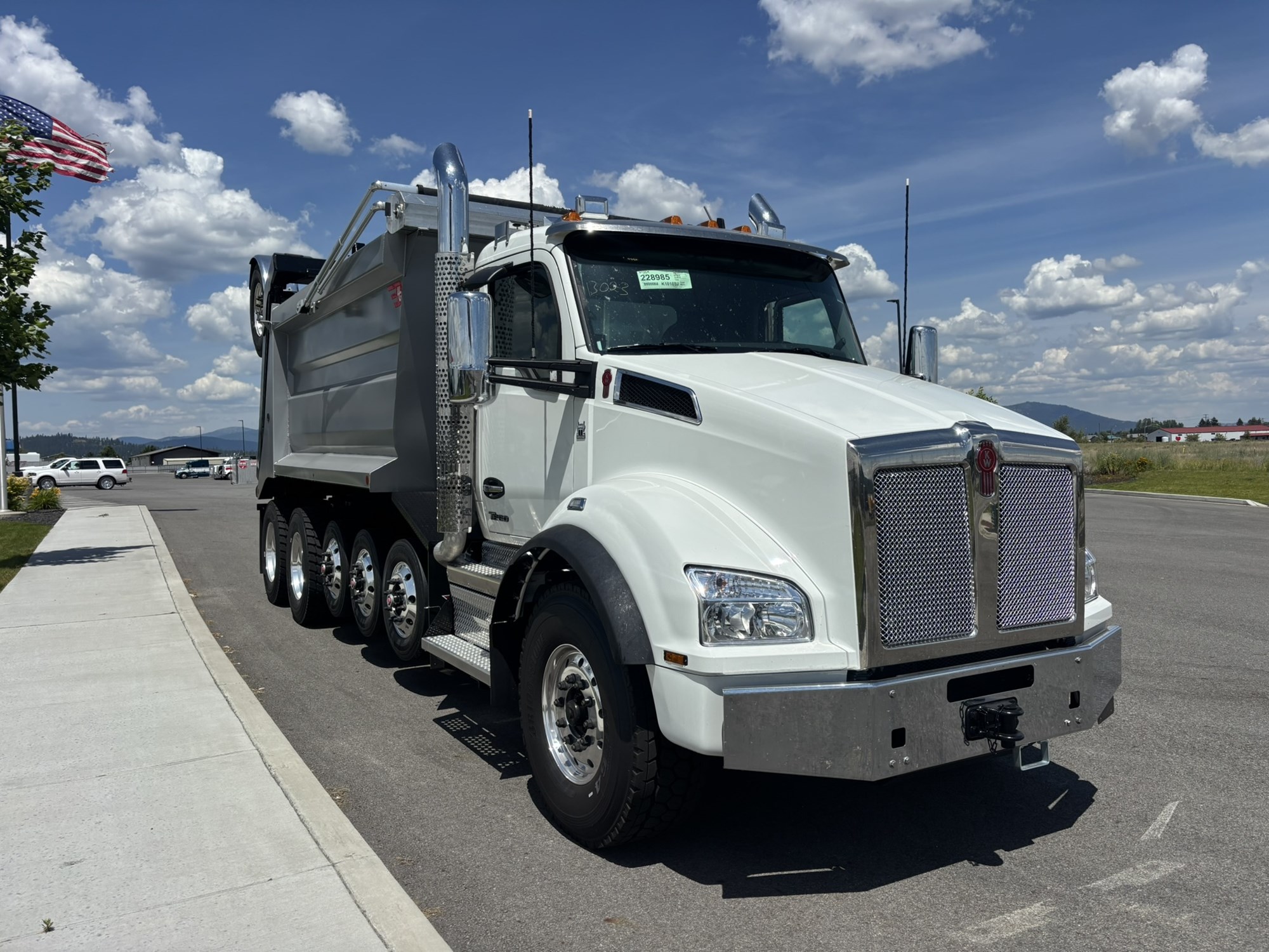2026 Kenworth T880 2026 Kenworth T880 - image 4 of 6