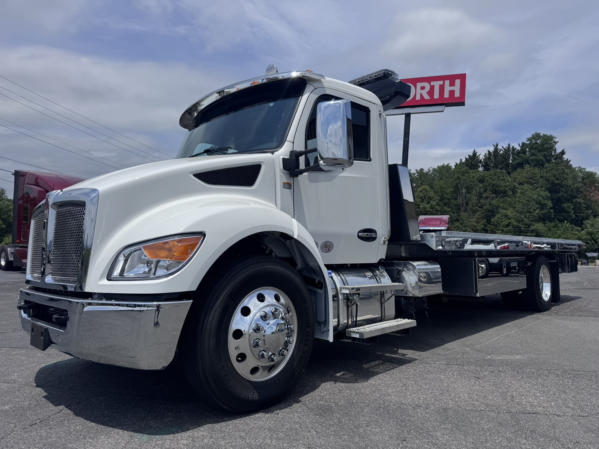 2026 Kenworth T280 2026 Kenworth T280 - image 1 of 6