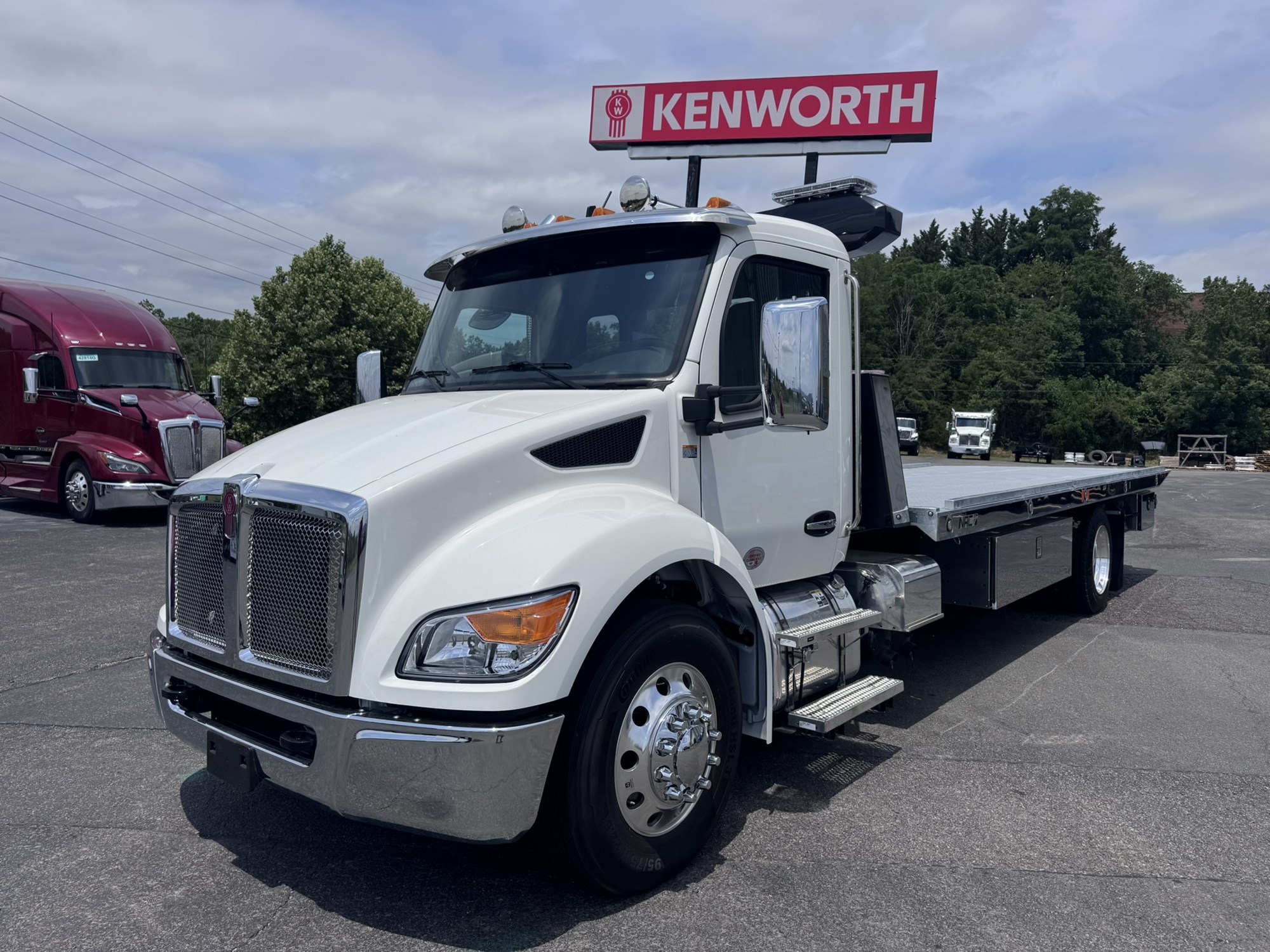 2026 Kenworth T280 2026 Kenworth T280 - image 3 of 6
