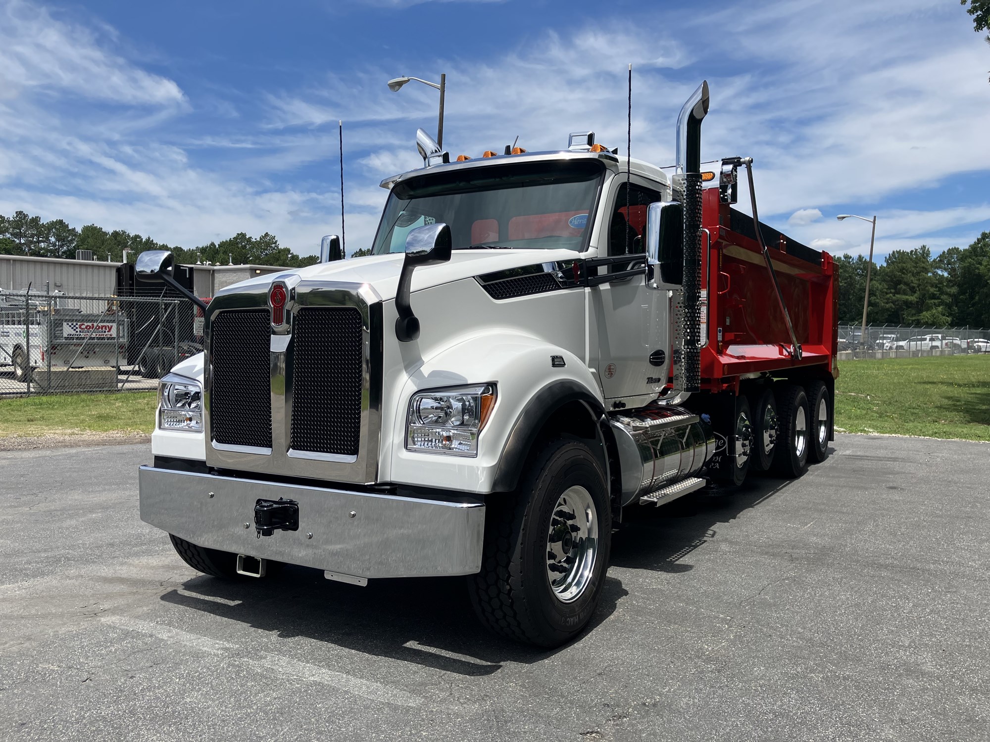 2027 Kenworth T880 - image 1 of 6