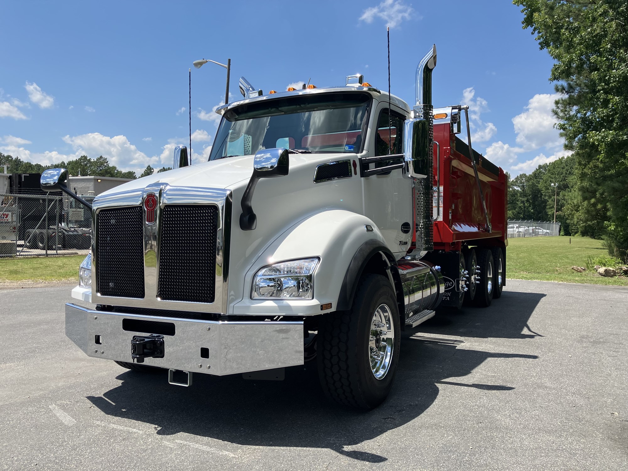 2027 Kenworth T880 - image 1 of 6