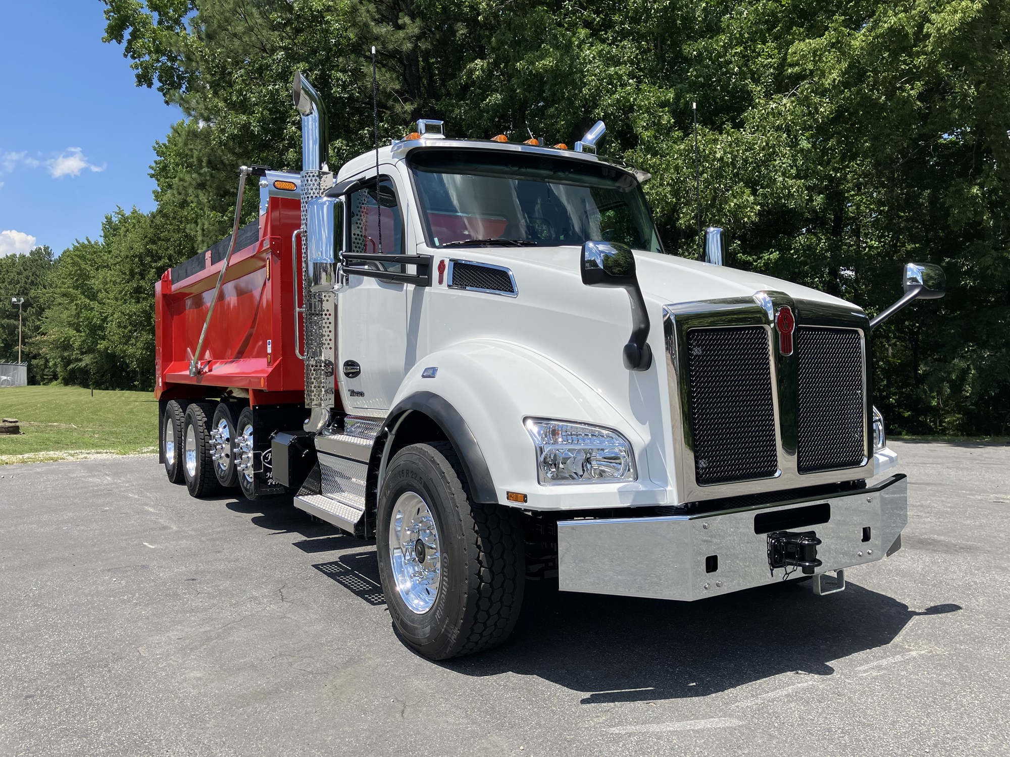 2027 Kenworth T880 - image 3 of 6
