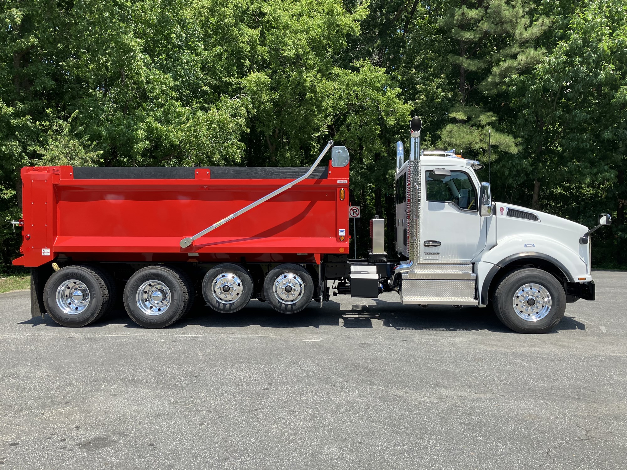 2027 Kenworth T880 - image 4 of 6
