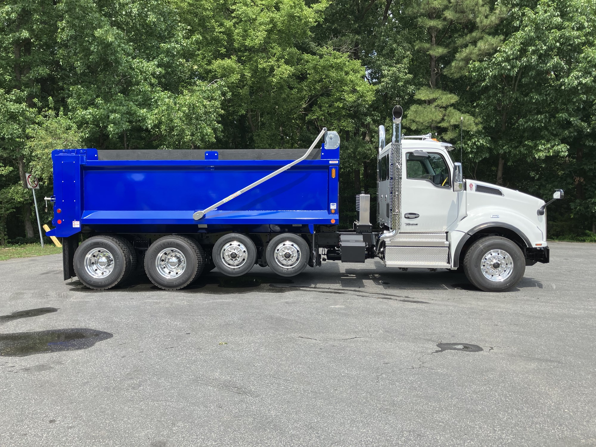 2027 Kenworth T880 - image 4 of 6