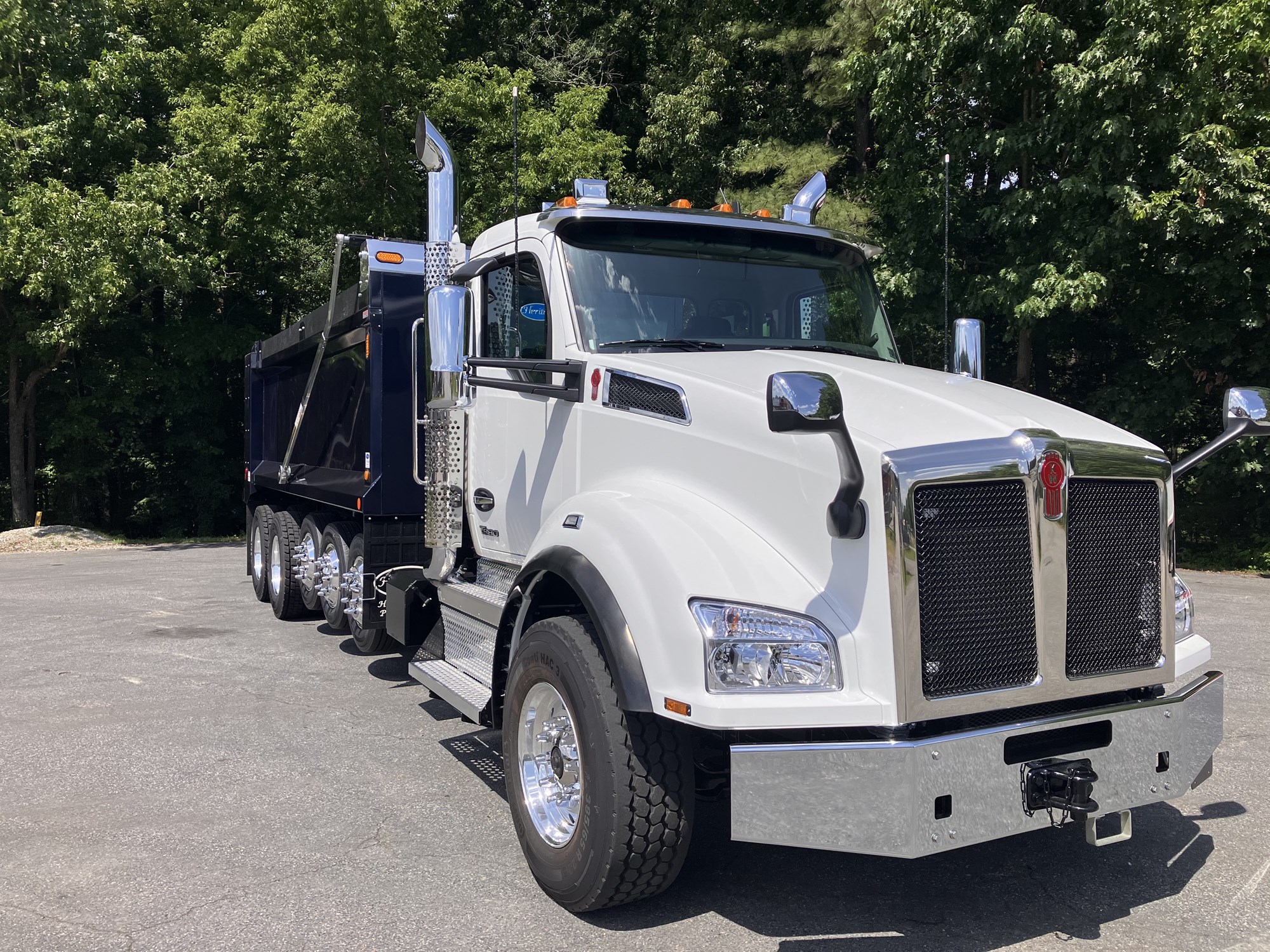 2027 Kenworth T880 2027 Kenworth T880 - image 1 of 6