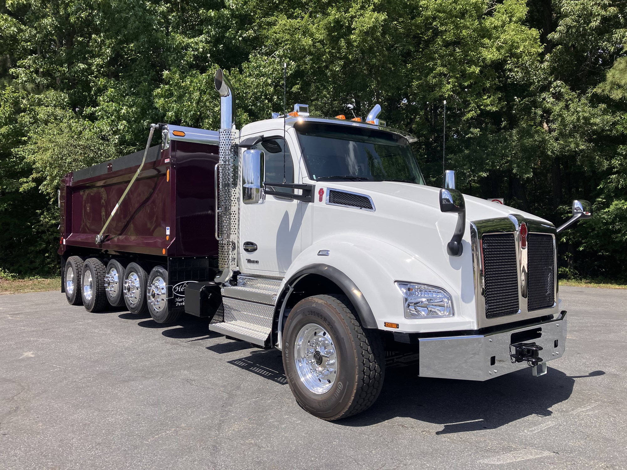2027 Kenworth T880 - image 1 of 6