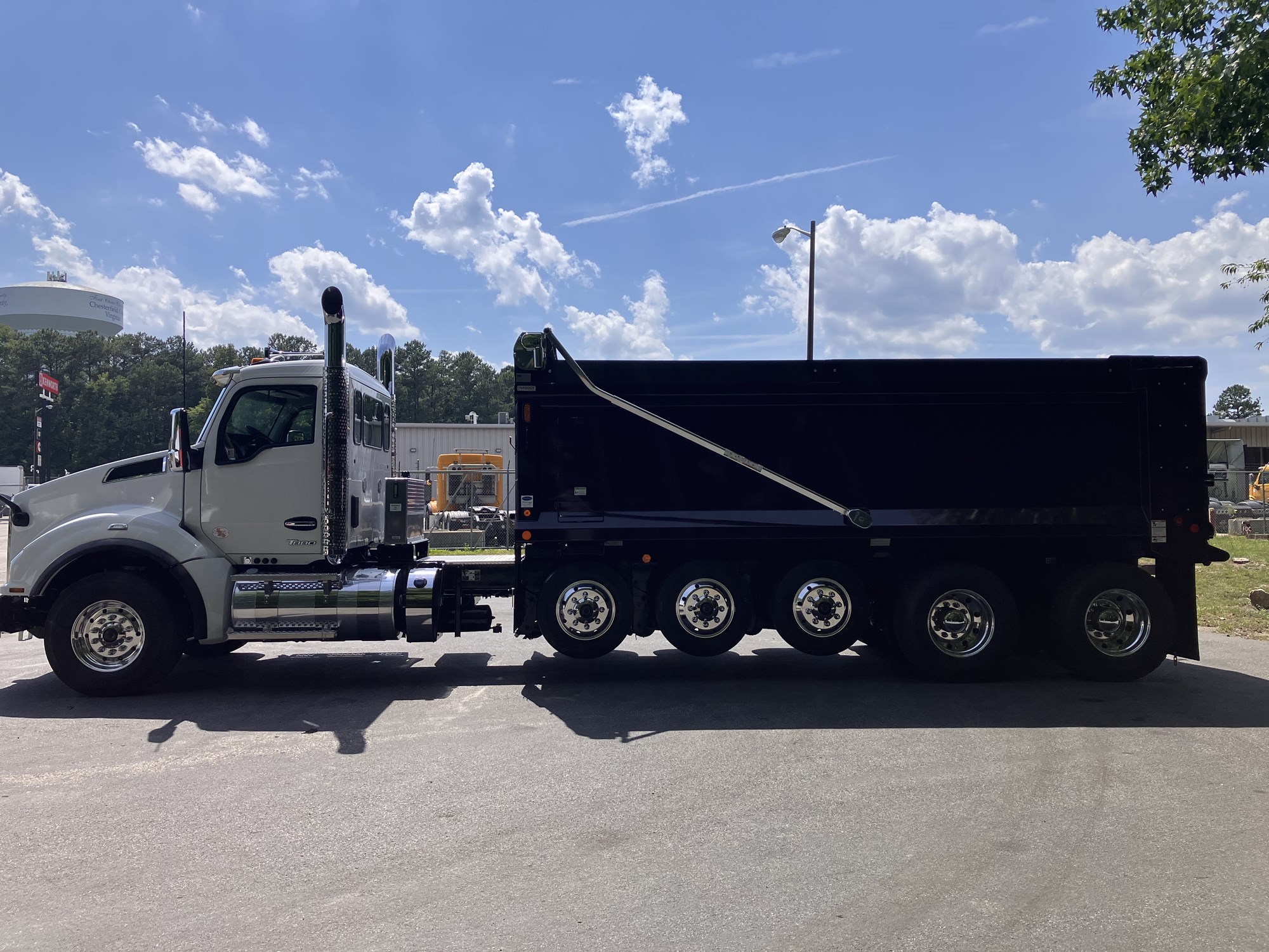 2027 Kenworth T880 - image 4 of 6
