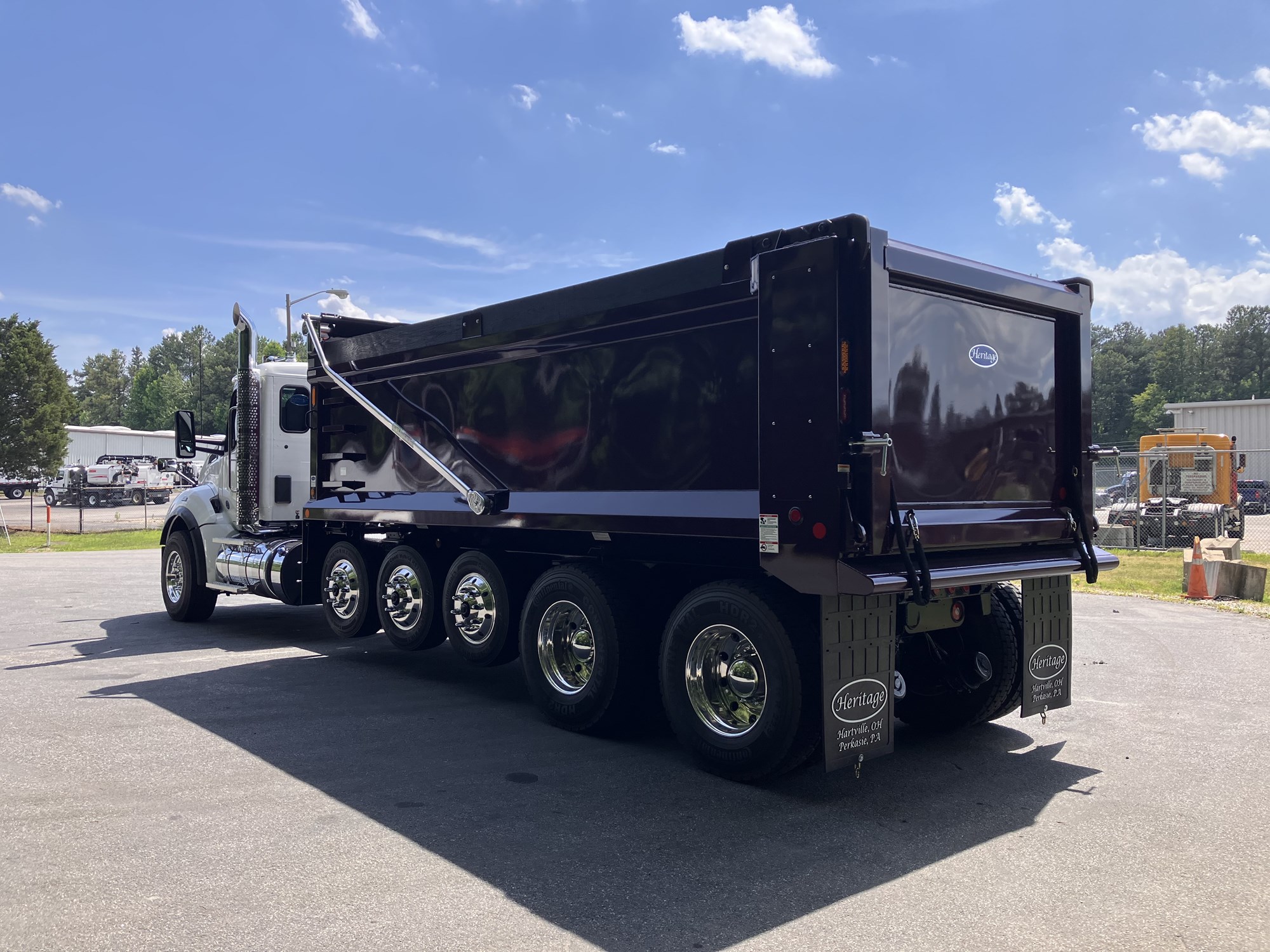 2027 Kenworth T880 - image 5 of 6