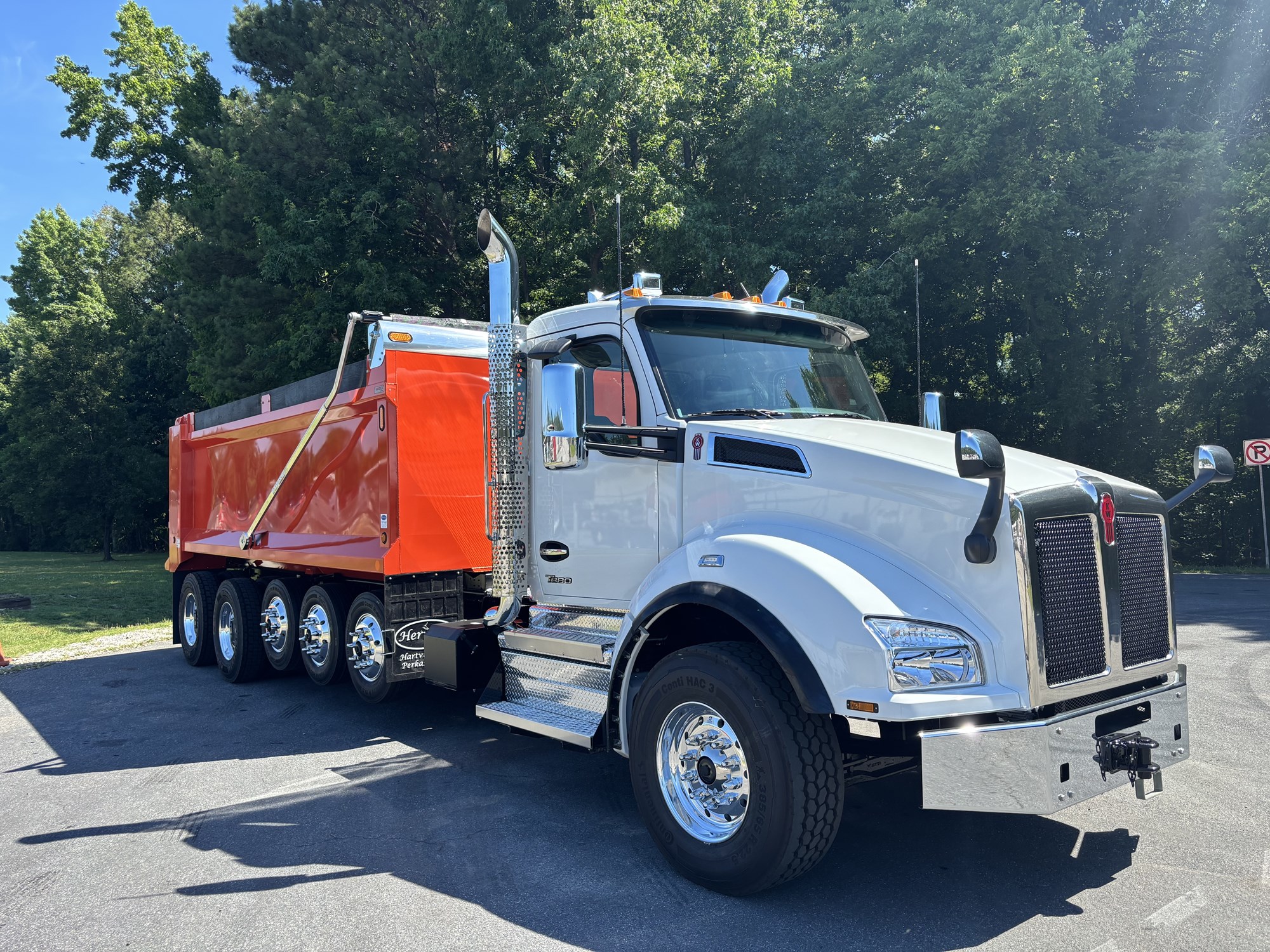 2027 Kenworth T880 - image 3 of 6
