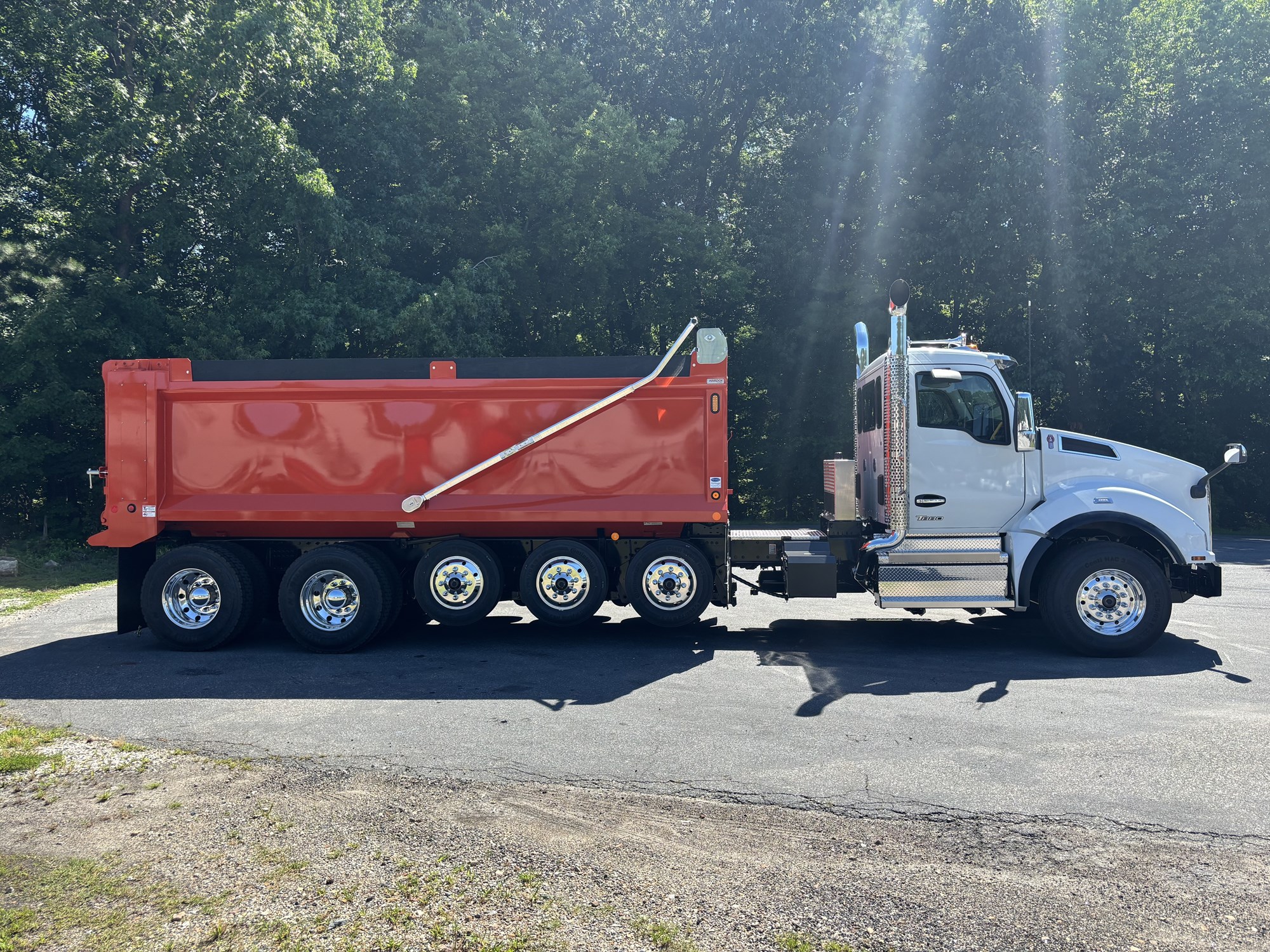 2027 Kenworth T880 - image 4 of 6