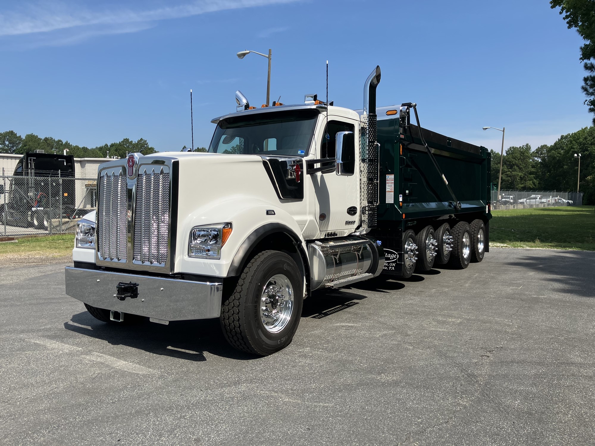 2027 Kenworth W990 - image 1 of 6