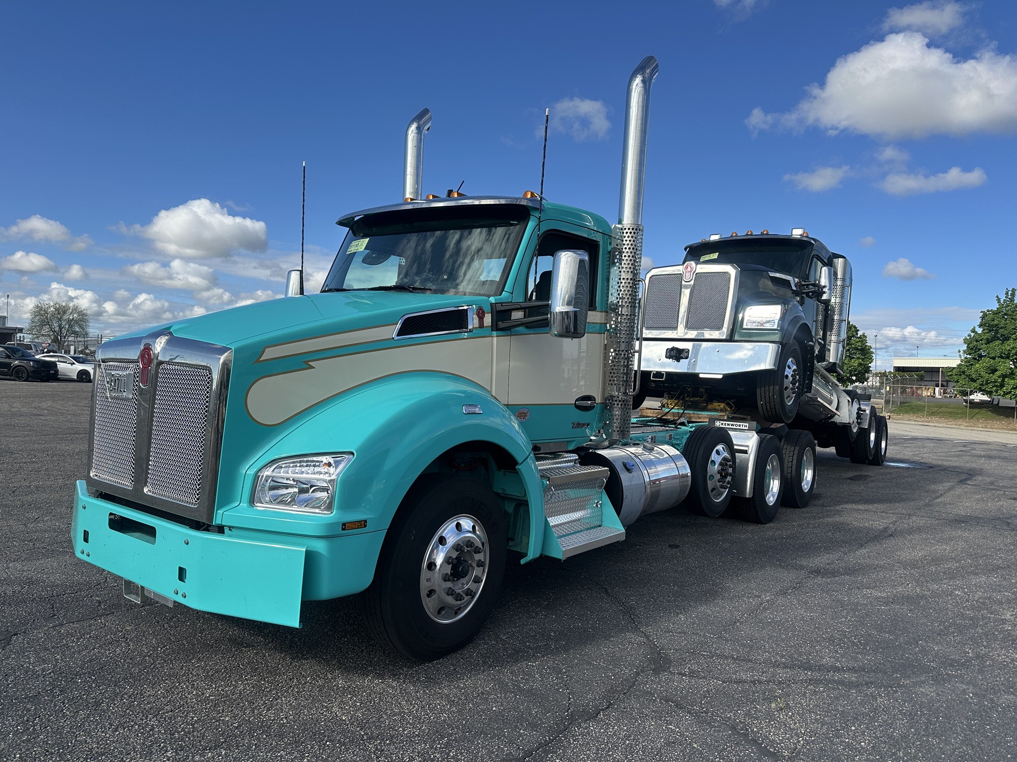 2027 Kenworth T880 2027 Kenworth T880 - image 1 of 1