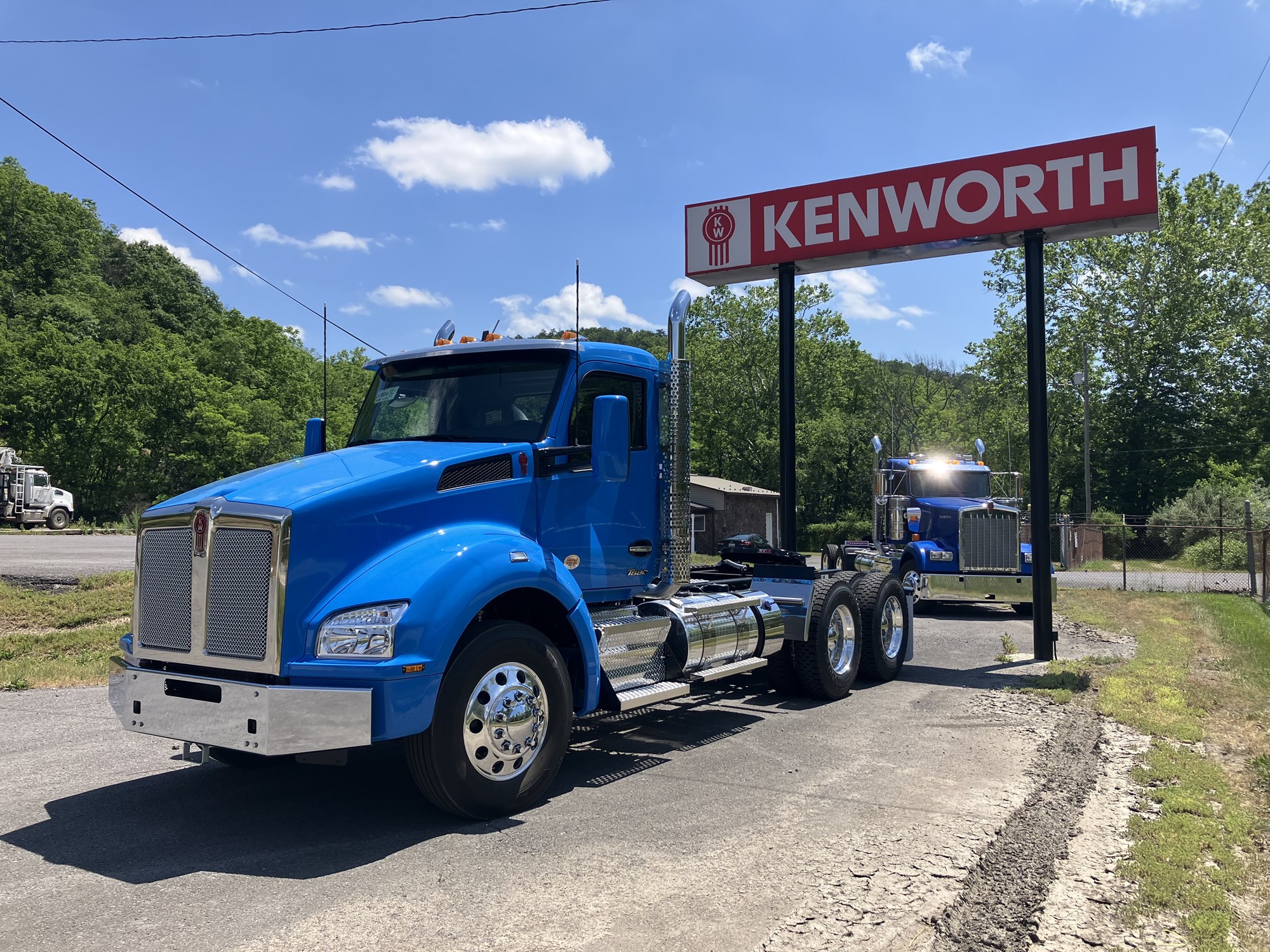 2027 Kenworth T880 2027 Kenworth T880 - image 1 of 6