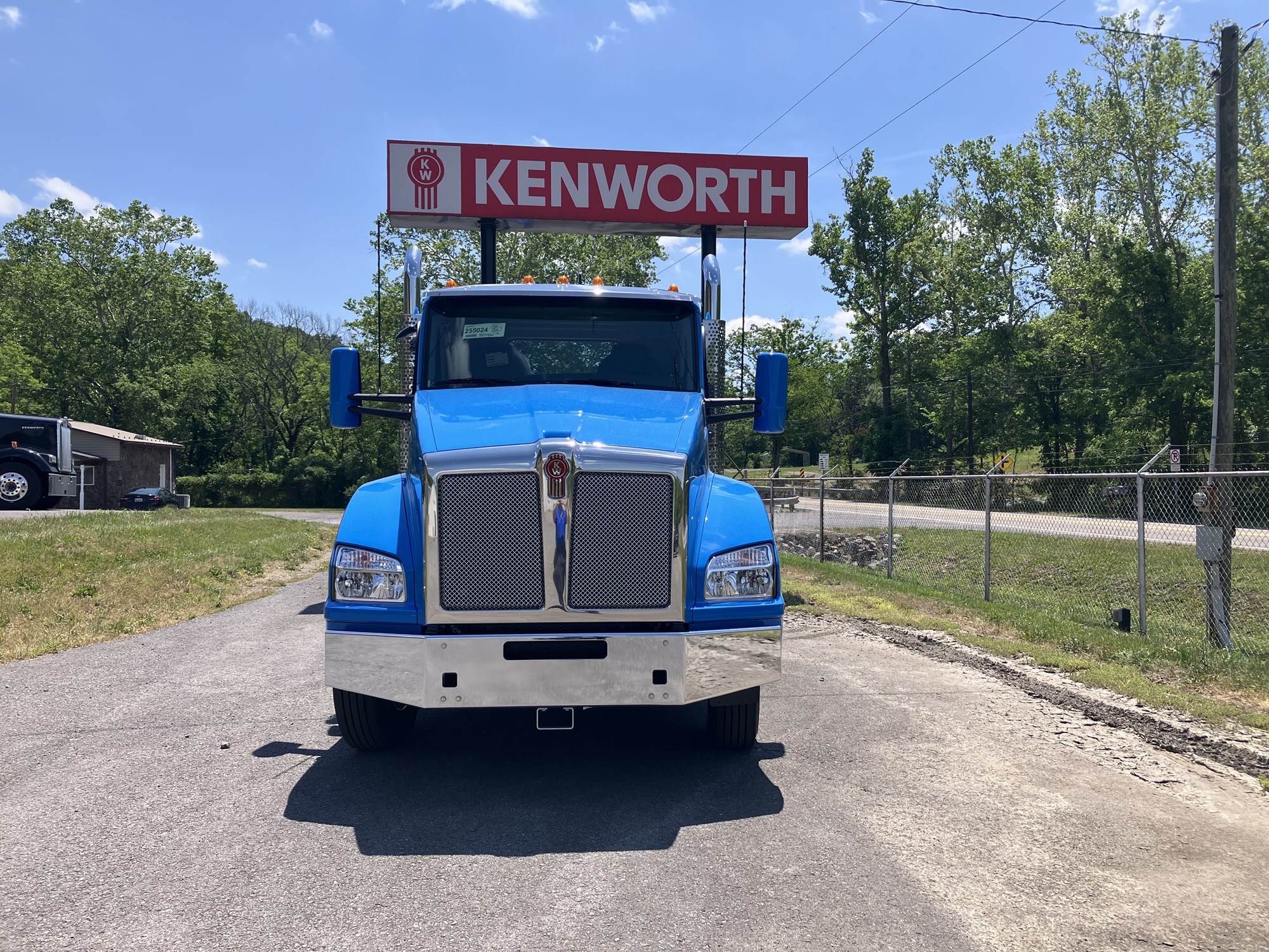 2027 Kenworth T880 2027 Kenworth T880 - image 2 of 6