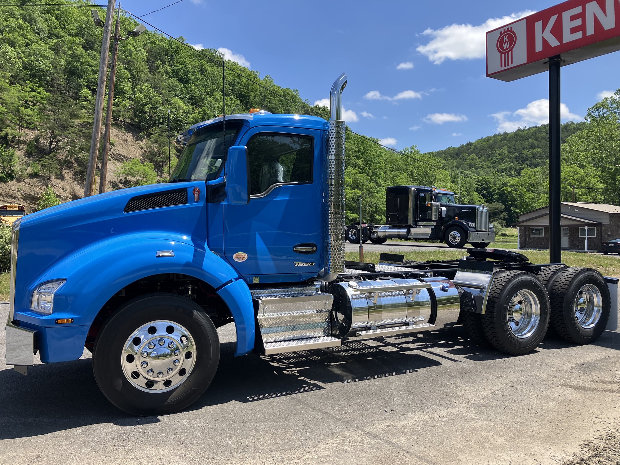 2027 Kenworth T880 2027 Kenworth T880 - image 4 of 6