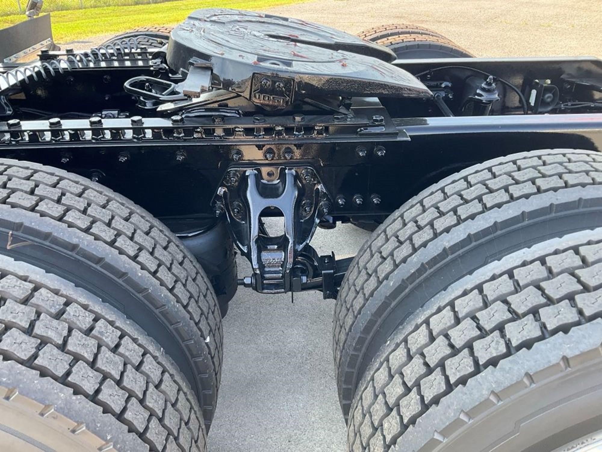 2027 Kenworth T680 Next Gen 2027 Kenworth T680 Next Gen - image 3 of 6
