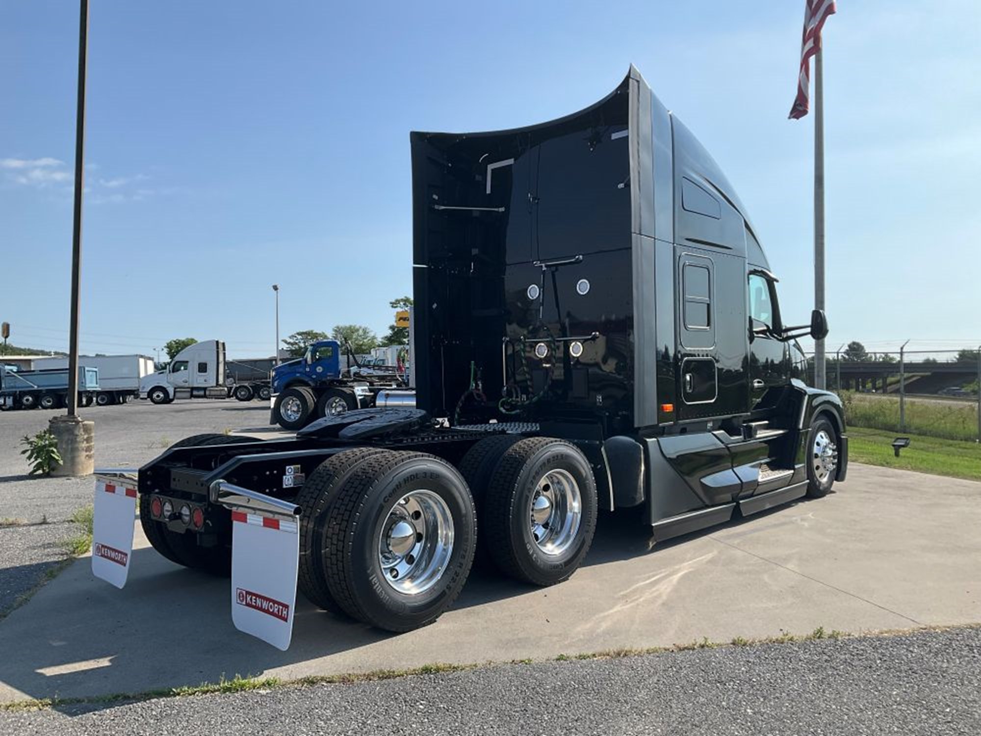 2027 Kenworth T680 Next Gen 2027 Kenworth T680 Next Gen - image 5 of 6