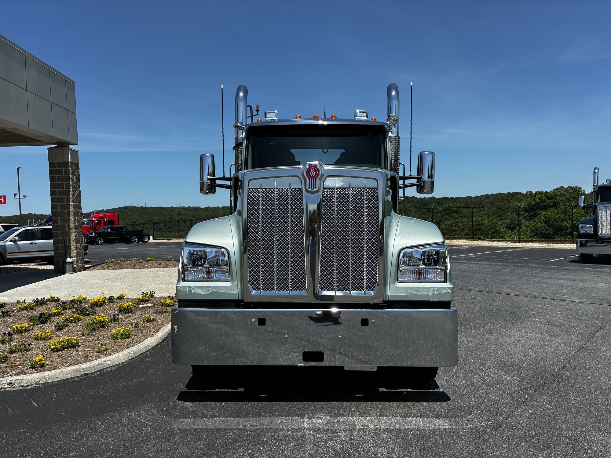 2027 Kenworth W990 2027 Kenworth W990 - image 2 of 6