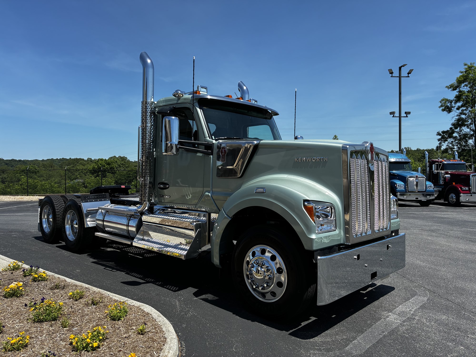 2027 Kenworth W990 2027 Kenworth W990 - image 3 of 6