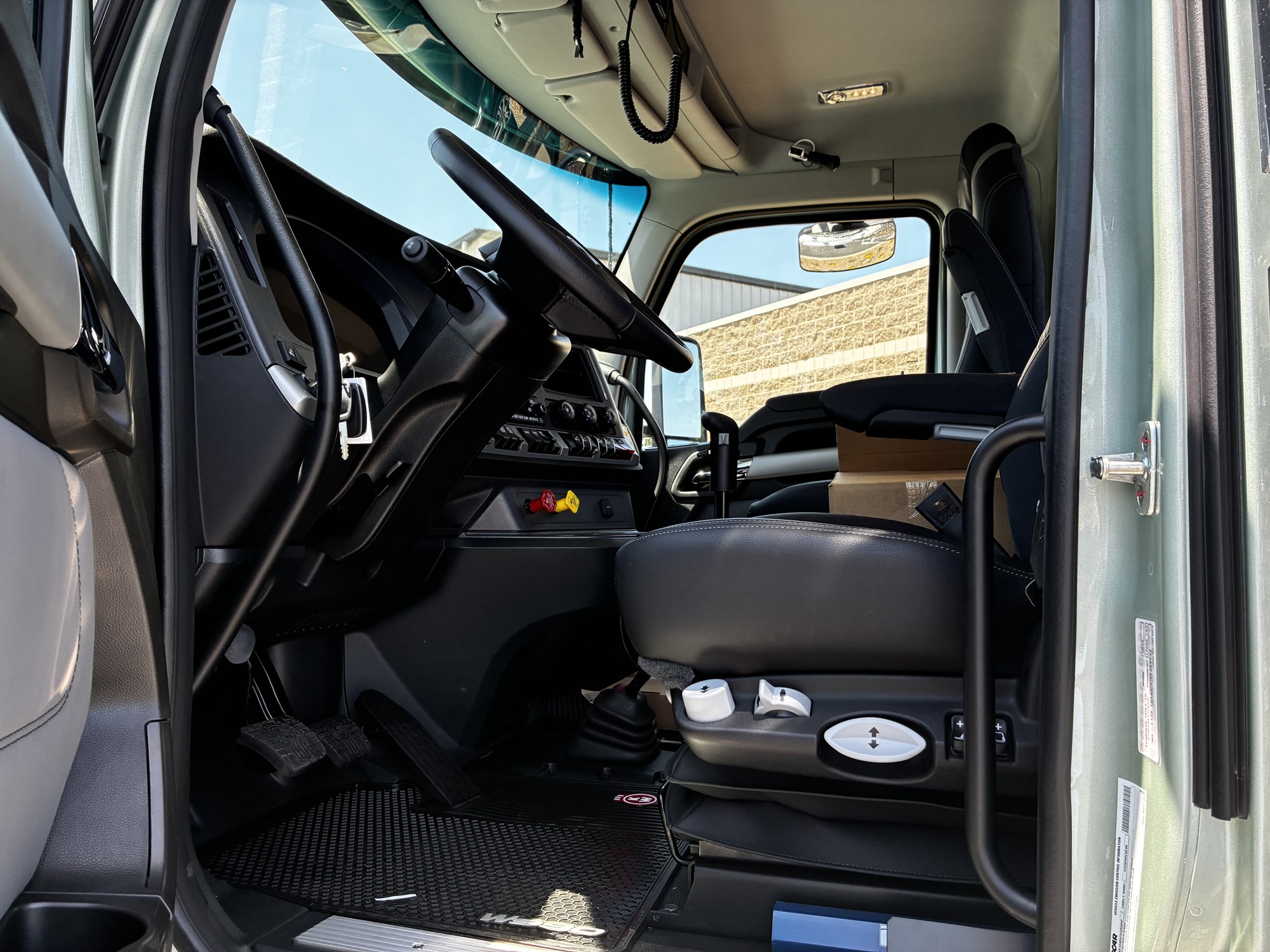 2027 Kenworth W990 VJ255042-12 2027 Kenworth W990 VJ255042-12