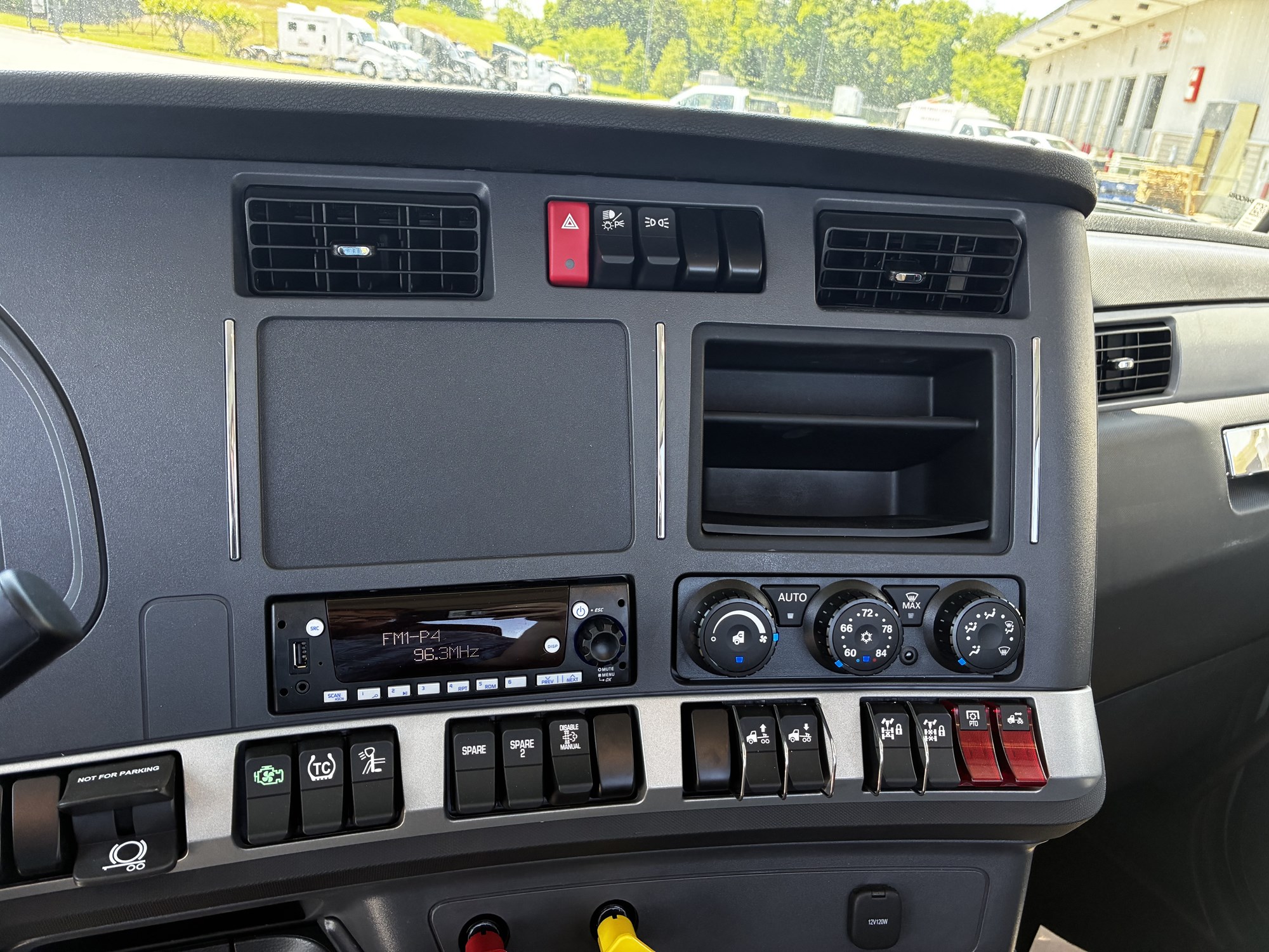 2027 Kenworth W990 VJ255042-18 2027 Kenworth W990 VJ255042-18