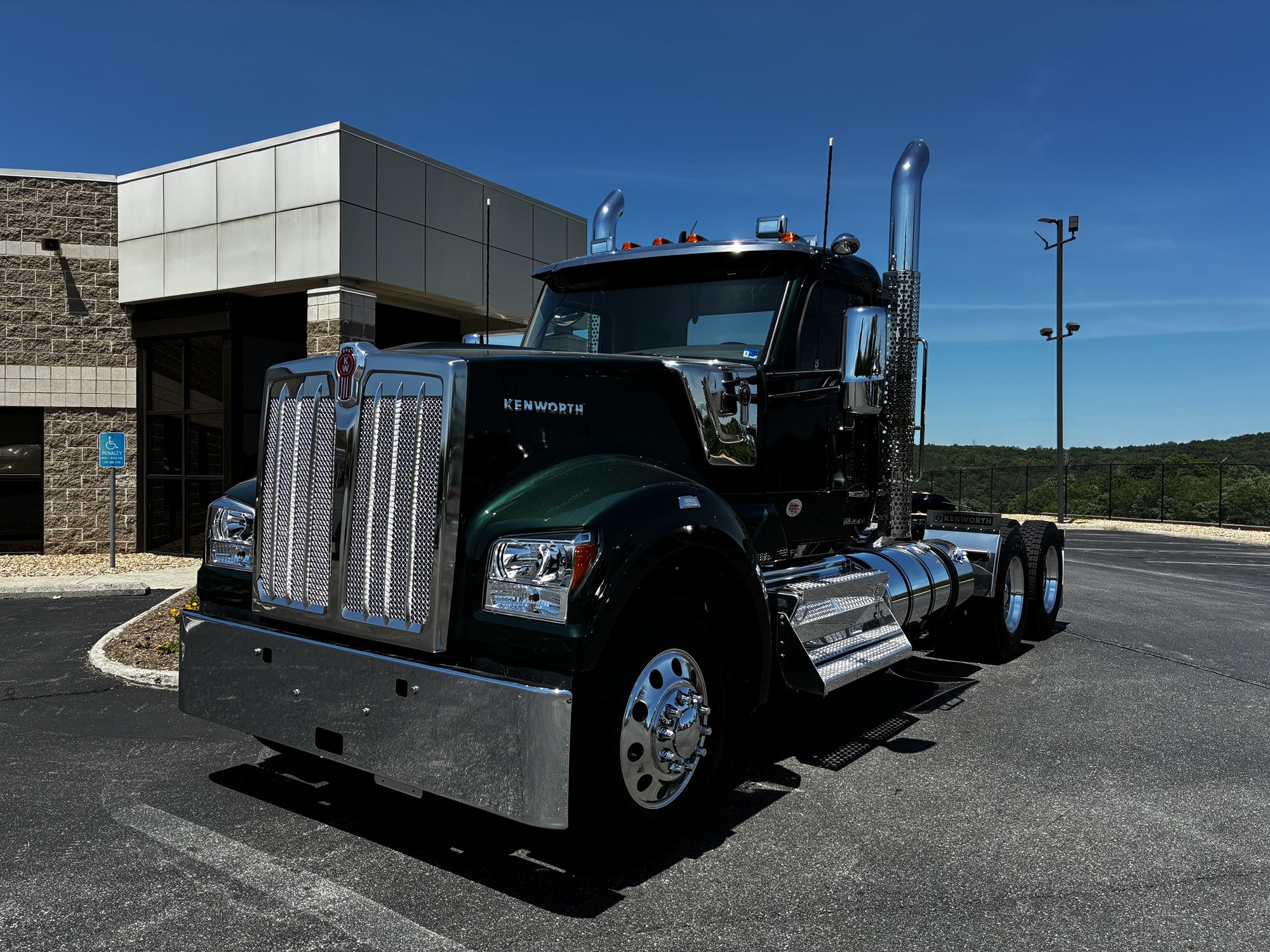 2027 Kenworth W990 - image 1 of 6