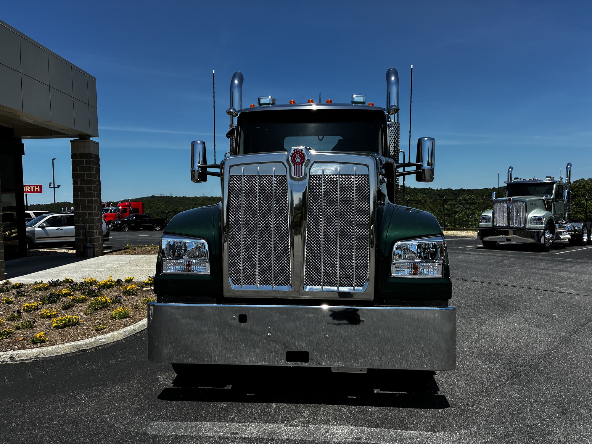 2027 Kenworth W990 - image 2 of 6