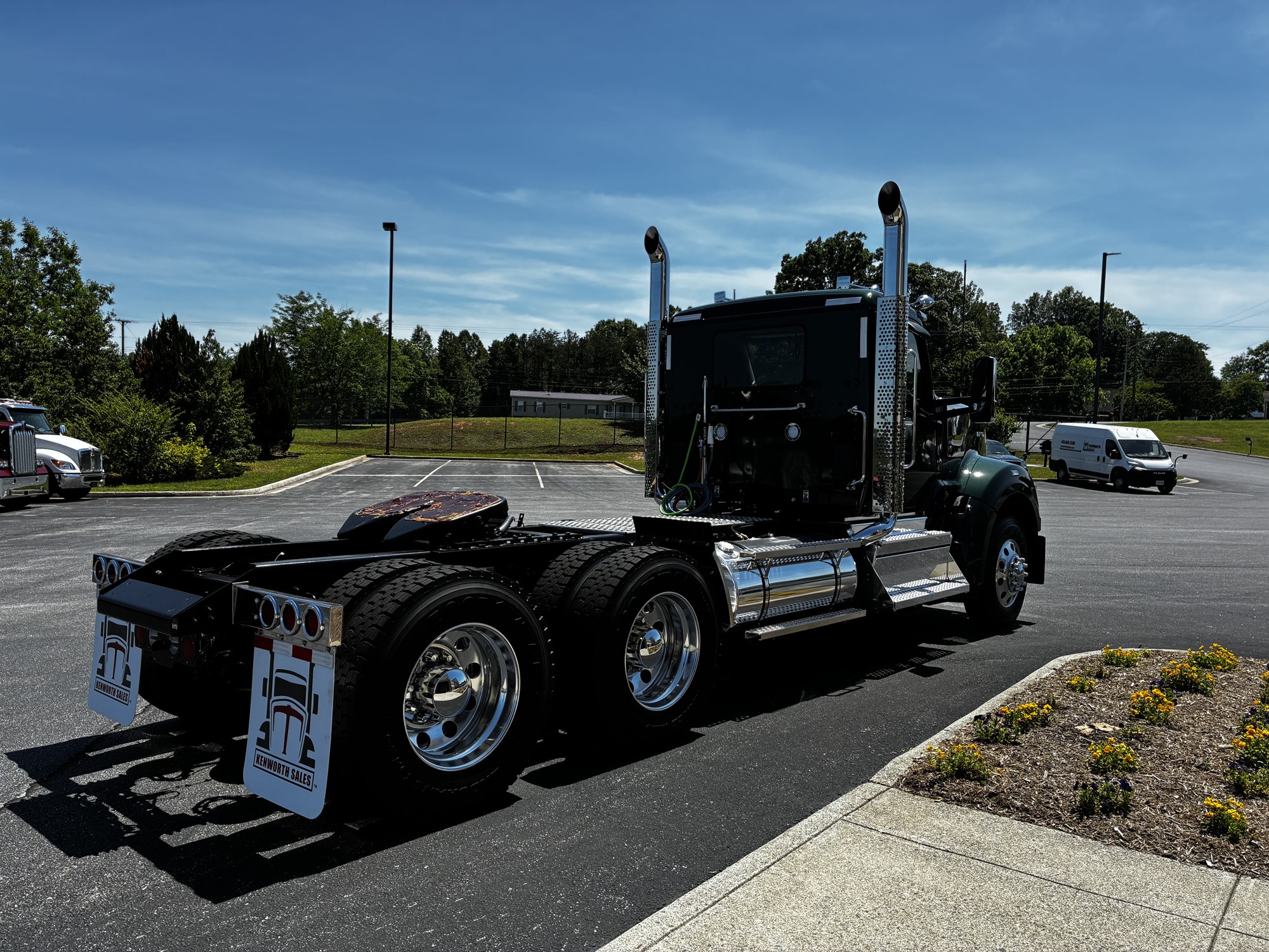 2027 Kenworth W990 - image 5 of 6