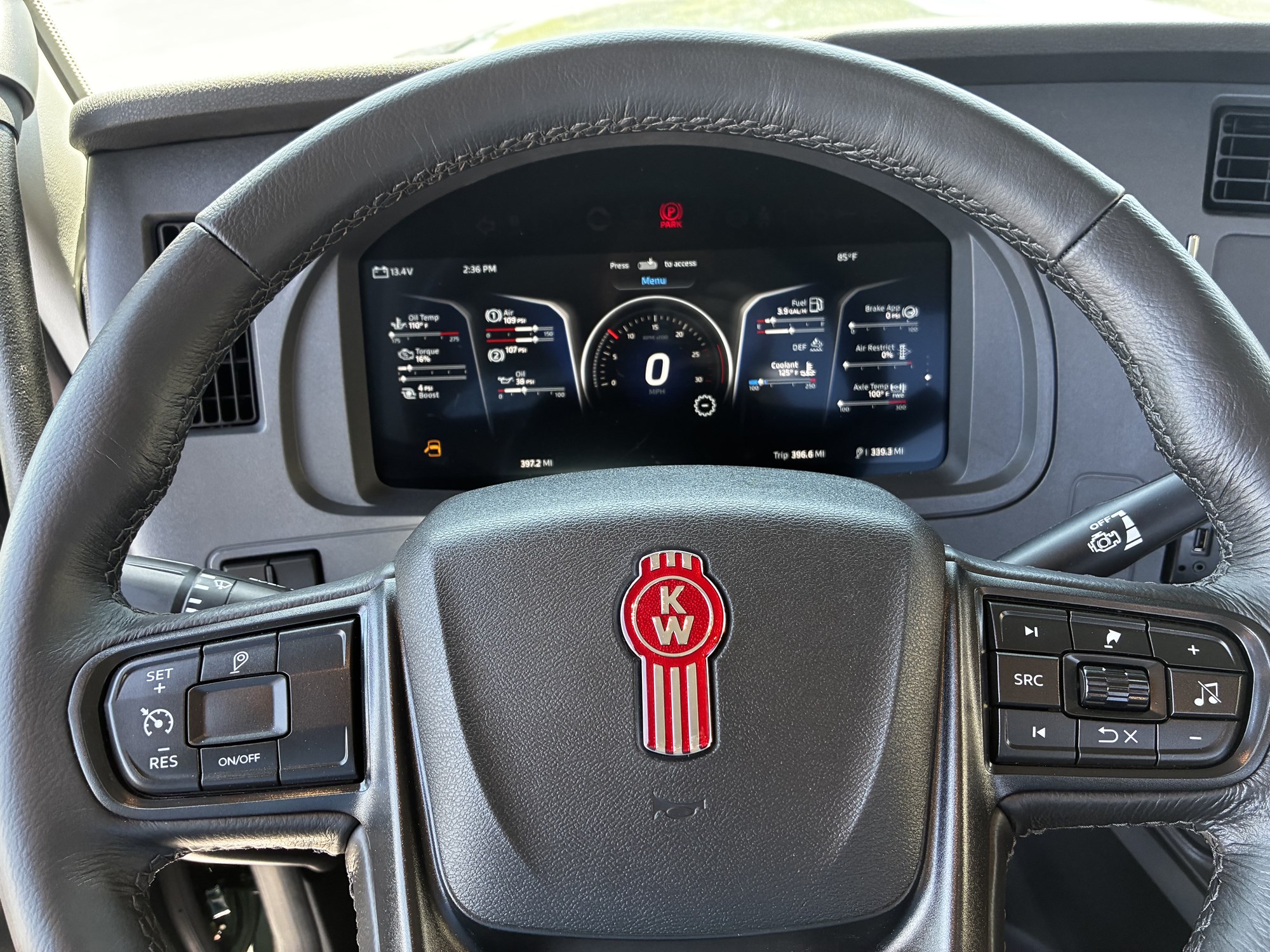 2027 Kenworth W990 VJ255043-18 2027 Kenworth W990 VJ255043-18