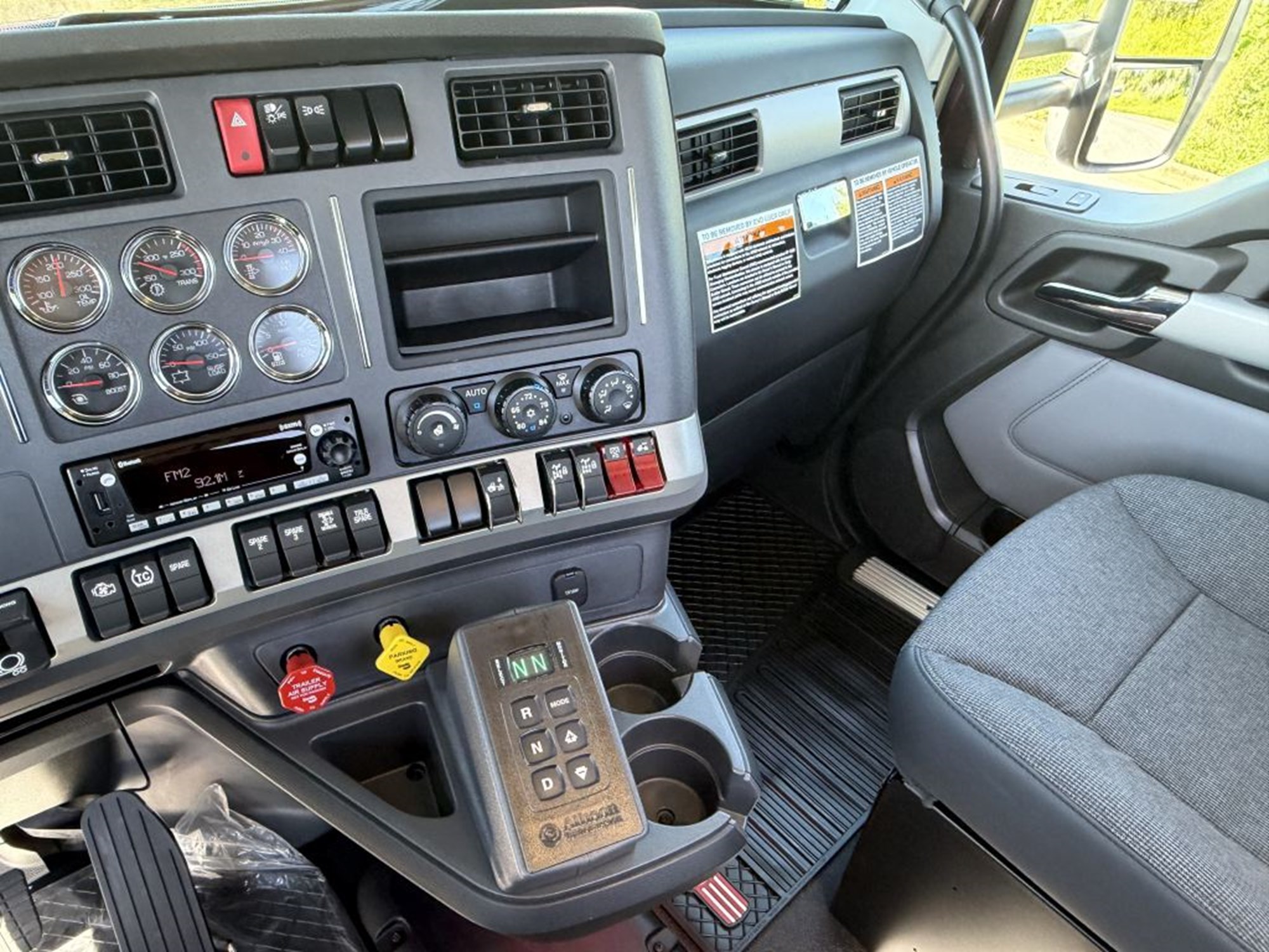 2027 Kenworth T880 VJ255063-09 2027 Kenworth T880 VJ255063-09
