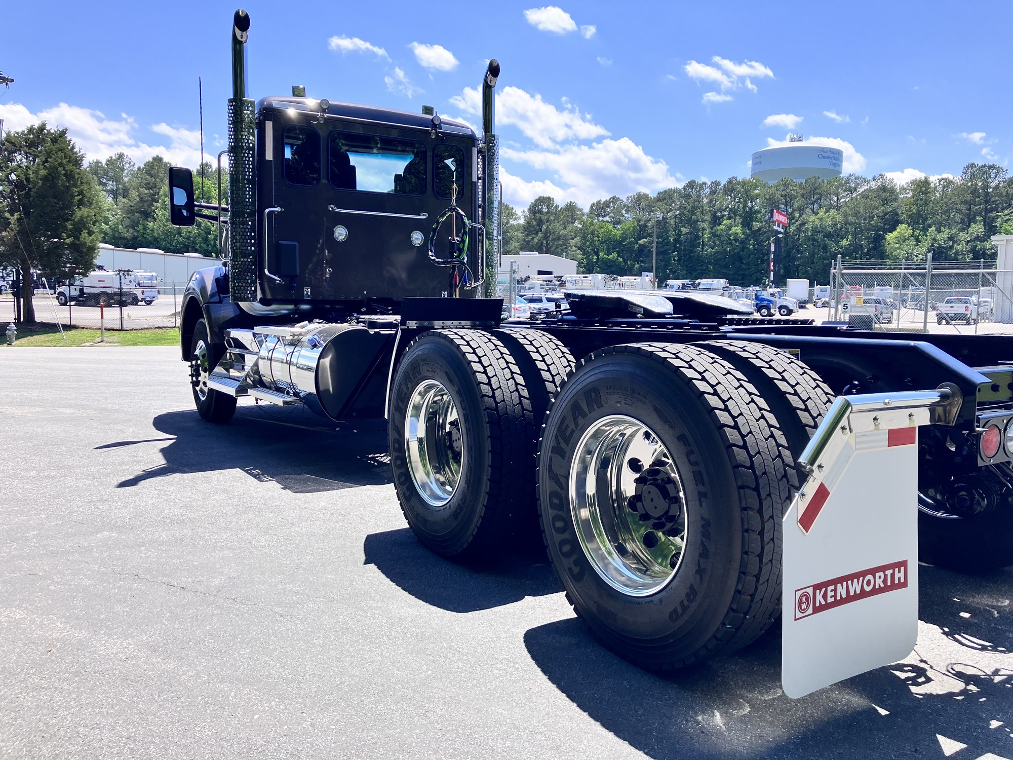 2027 Kenworth T880 - image 5 of 6
