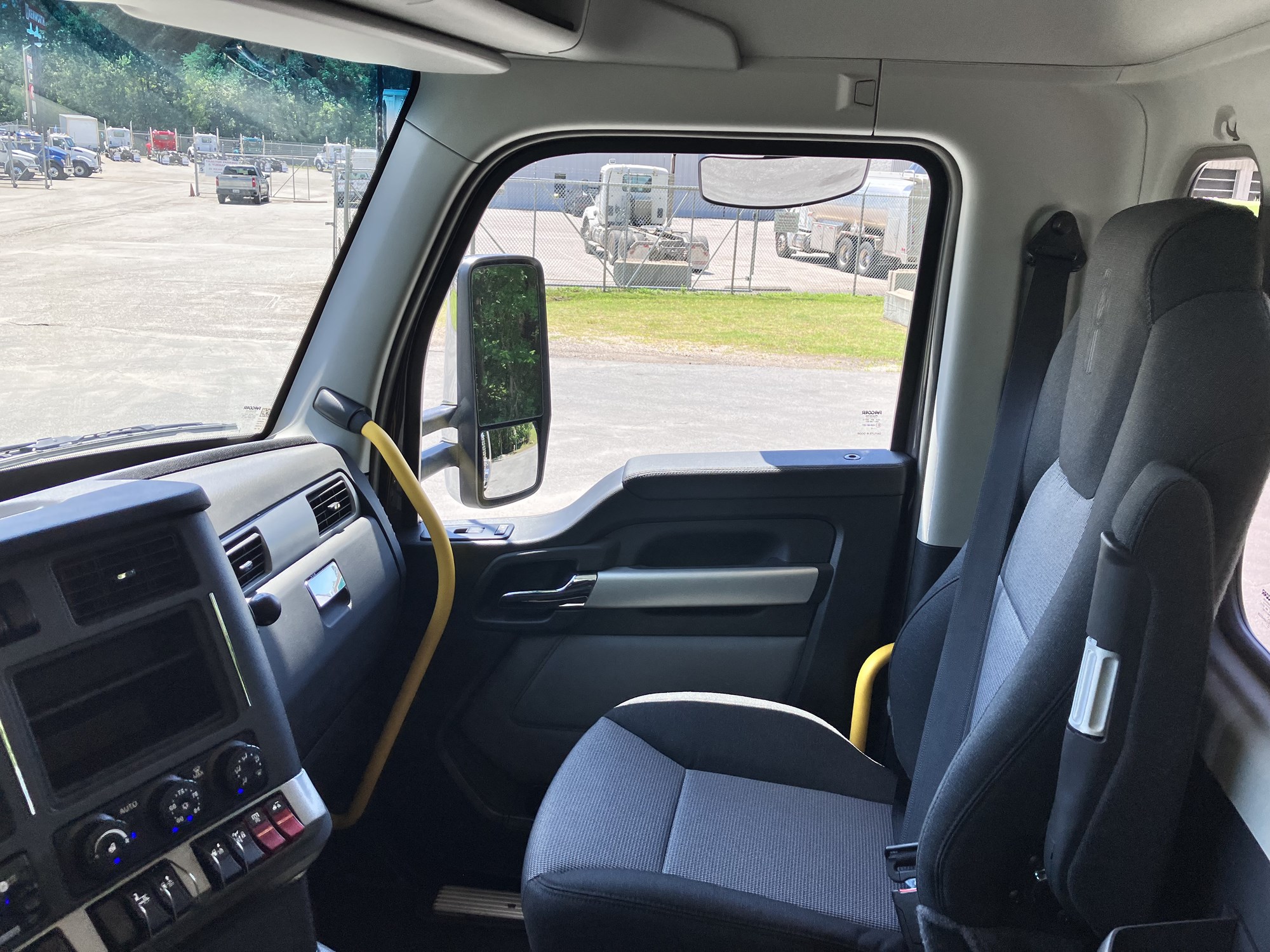 2027 Kenworth T880 VJ255066-16 2027 Kenworth T880 VJ255066-16