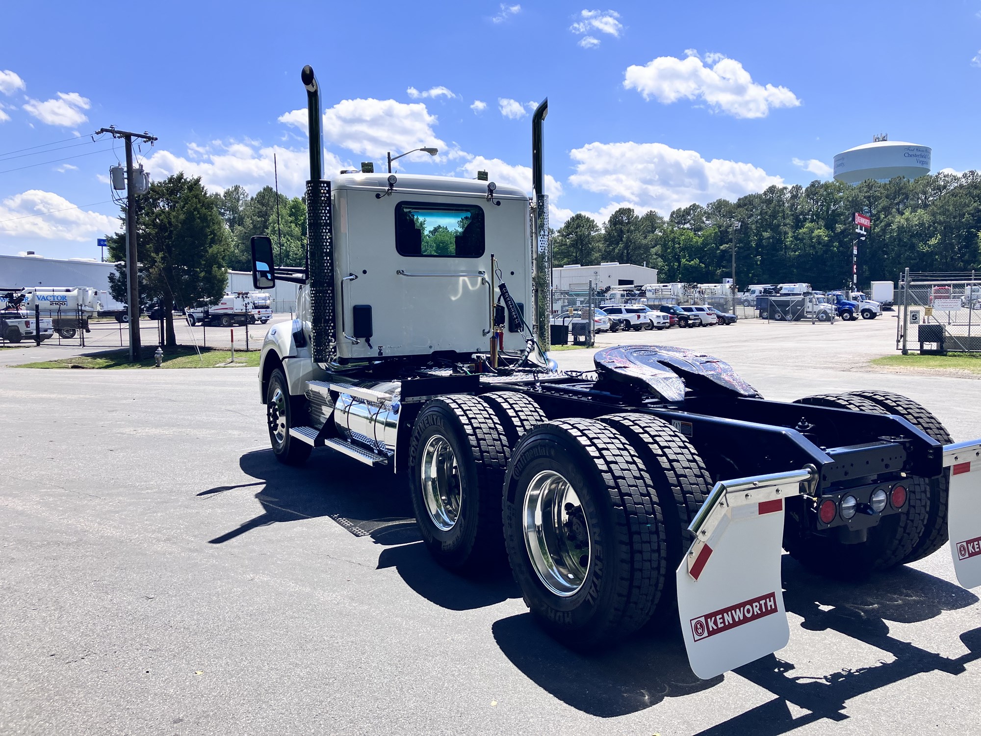 2027 Kenworth T880 - image 5 of 6