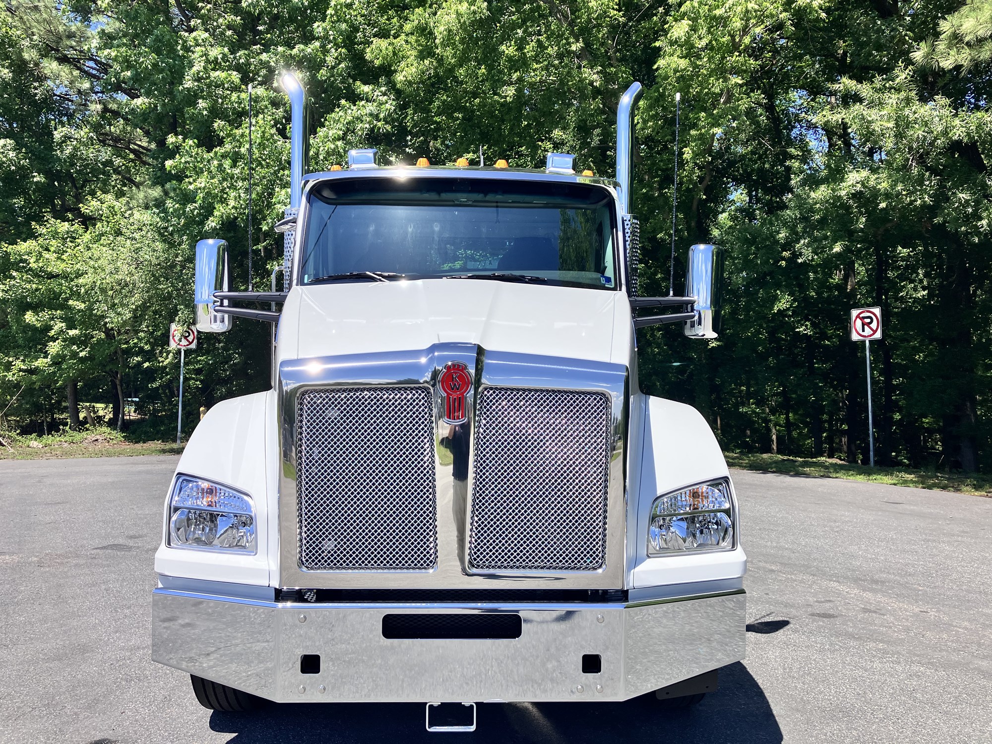 2027 Kenworth T880 - image 3 of 6