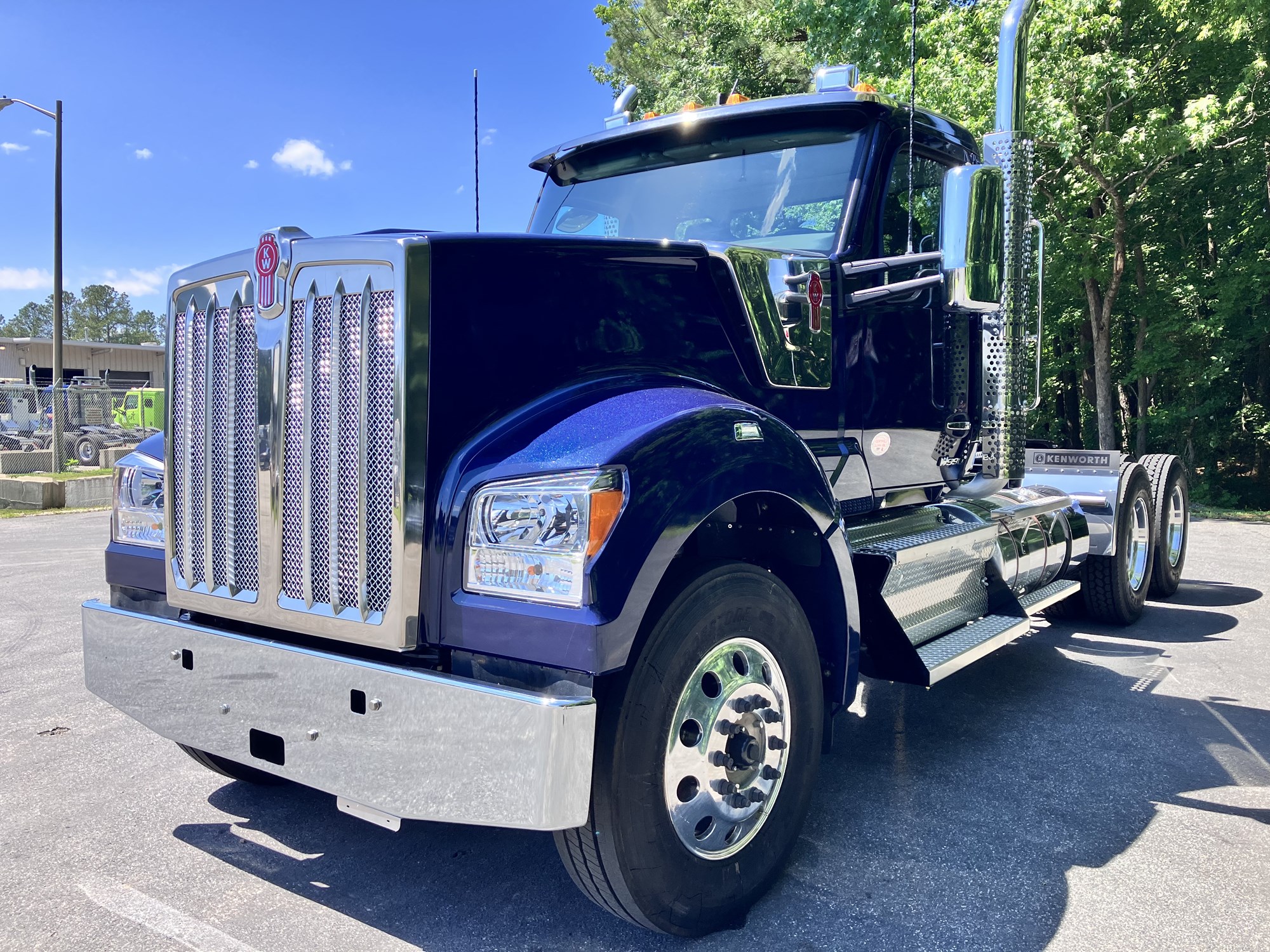 2027 Kenworth W990 - image 3 of 6