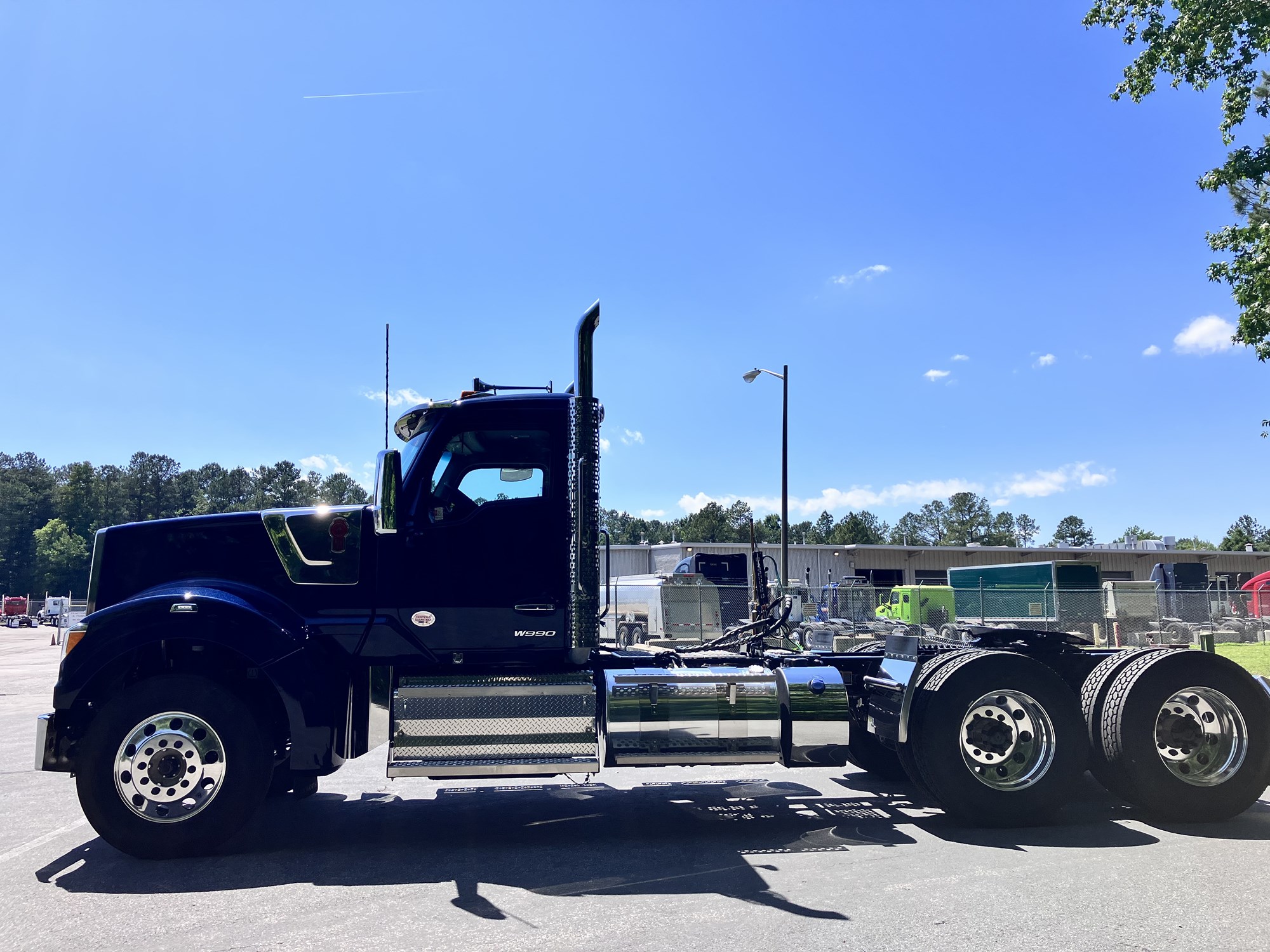 2027 Kenworth W990 - image 4 of 6