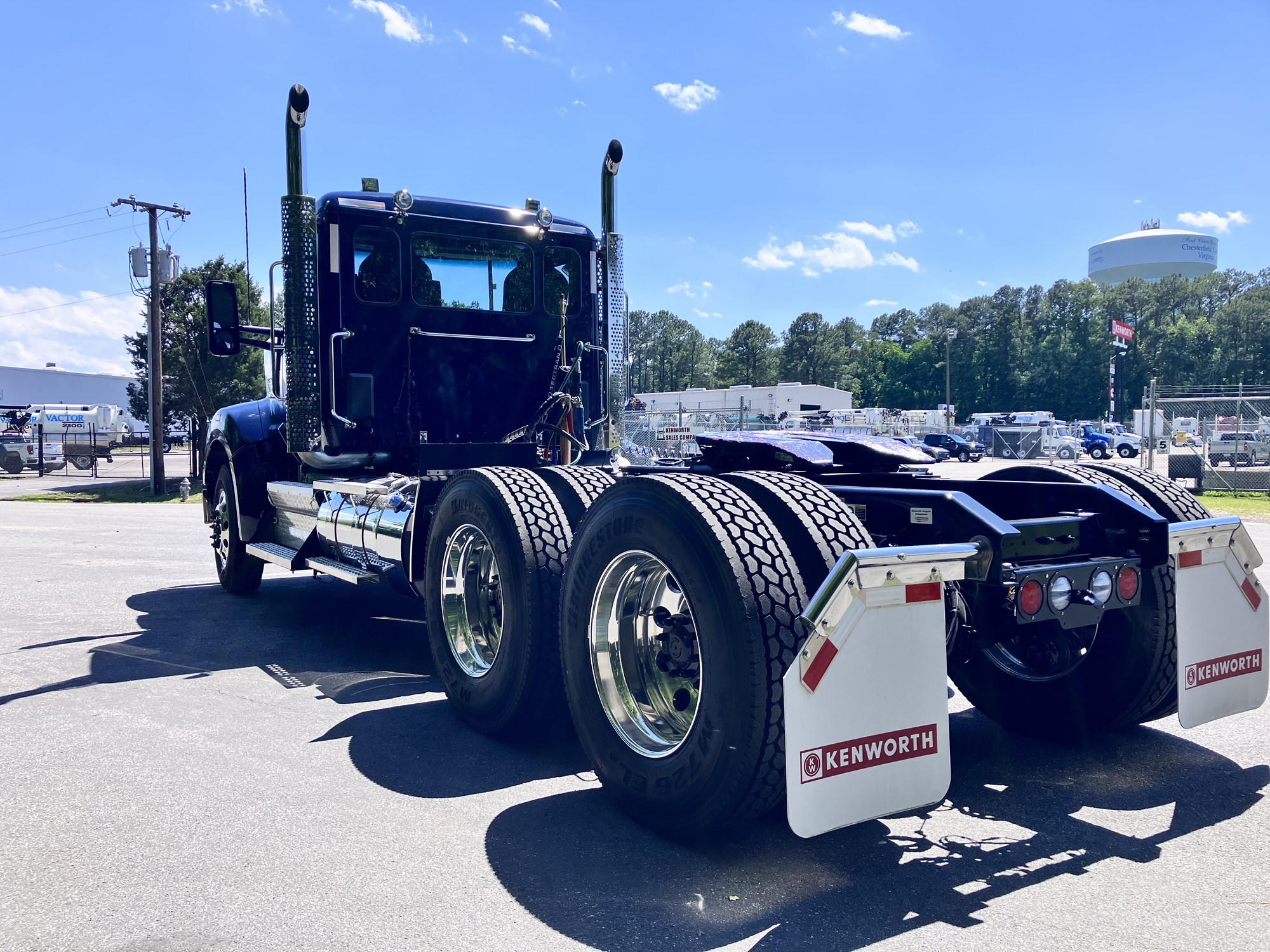 2027 Kenworth W990 - image 5 of 6