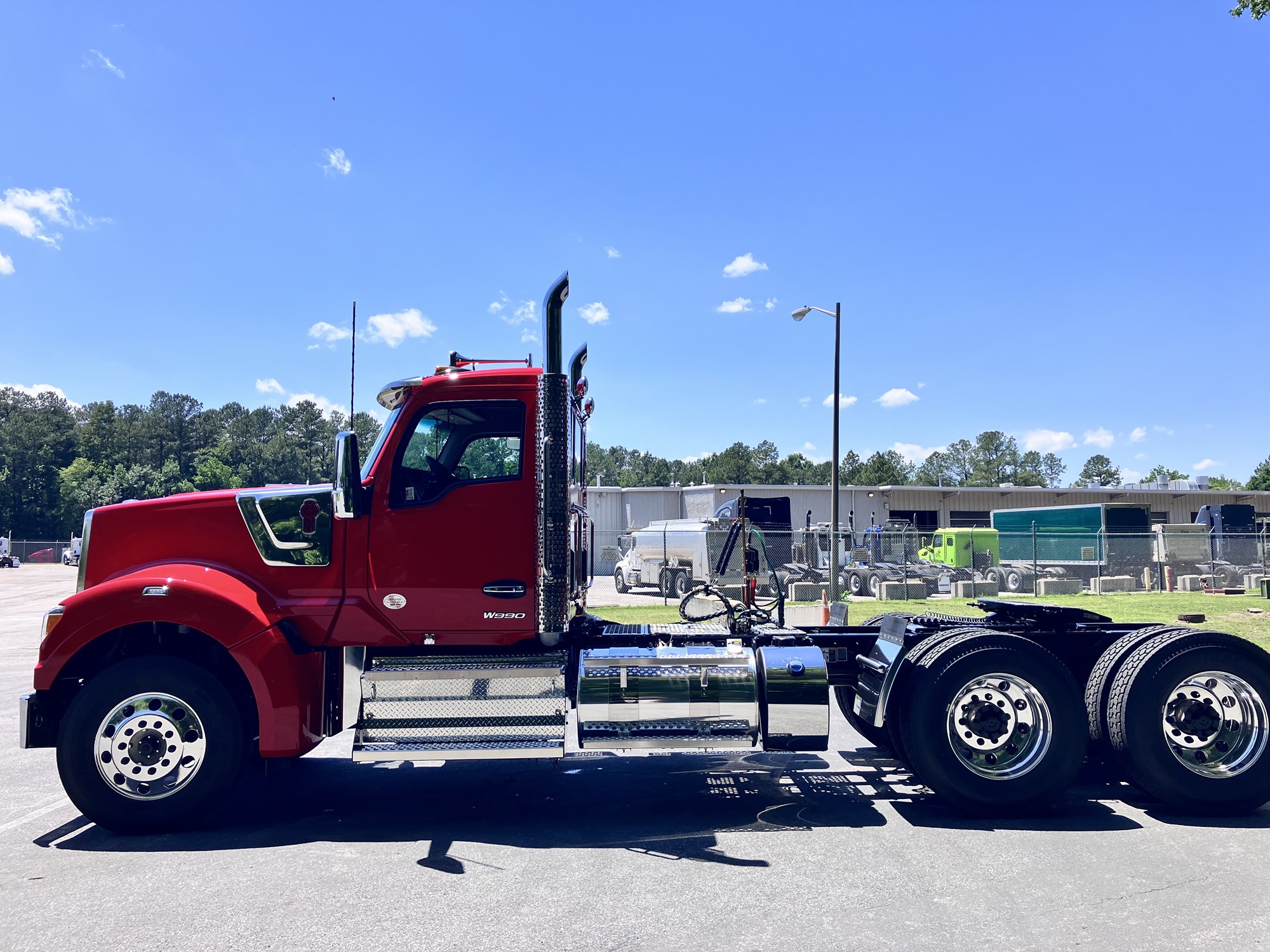 2027 Kenworth W990 2027 Kenworth W990 - image 3 of 6